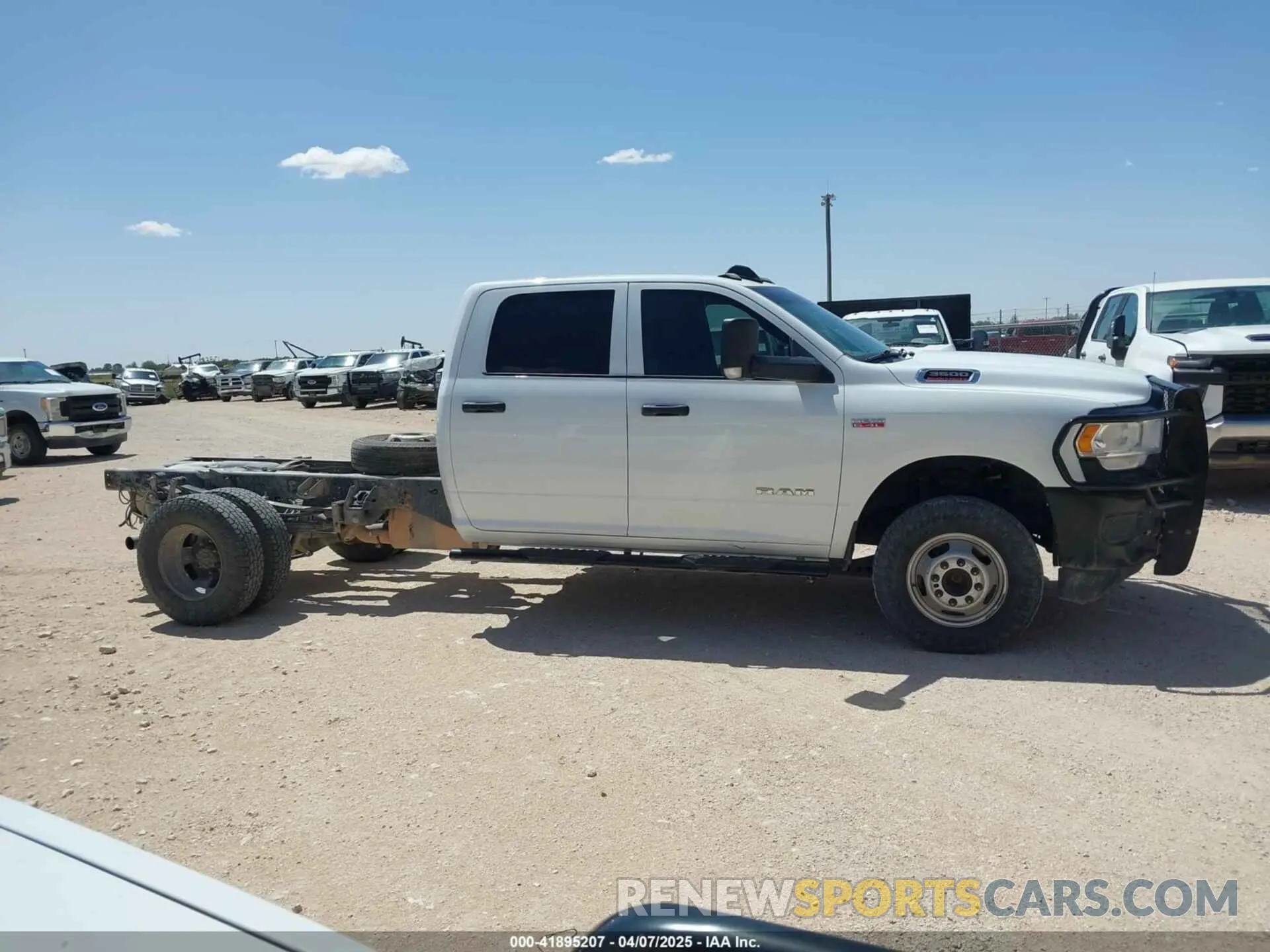 13 Photograph of a damaged car 3C7WRTCJ3NG341971 RAM 3500 CHASSIS 2022