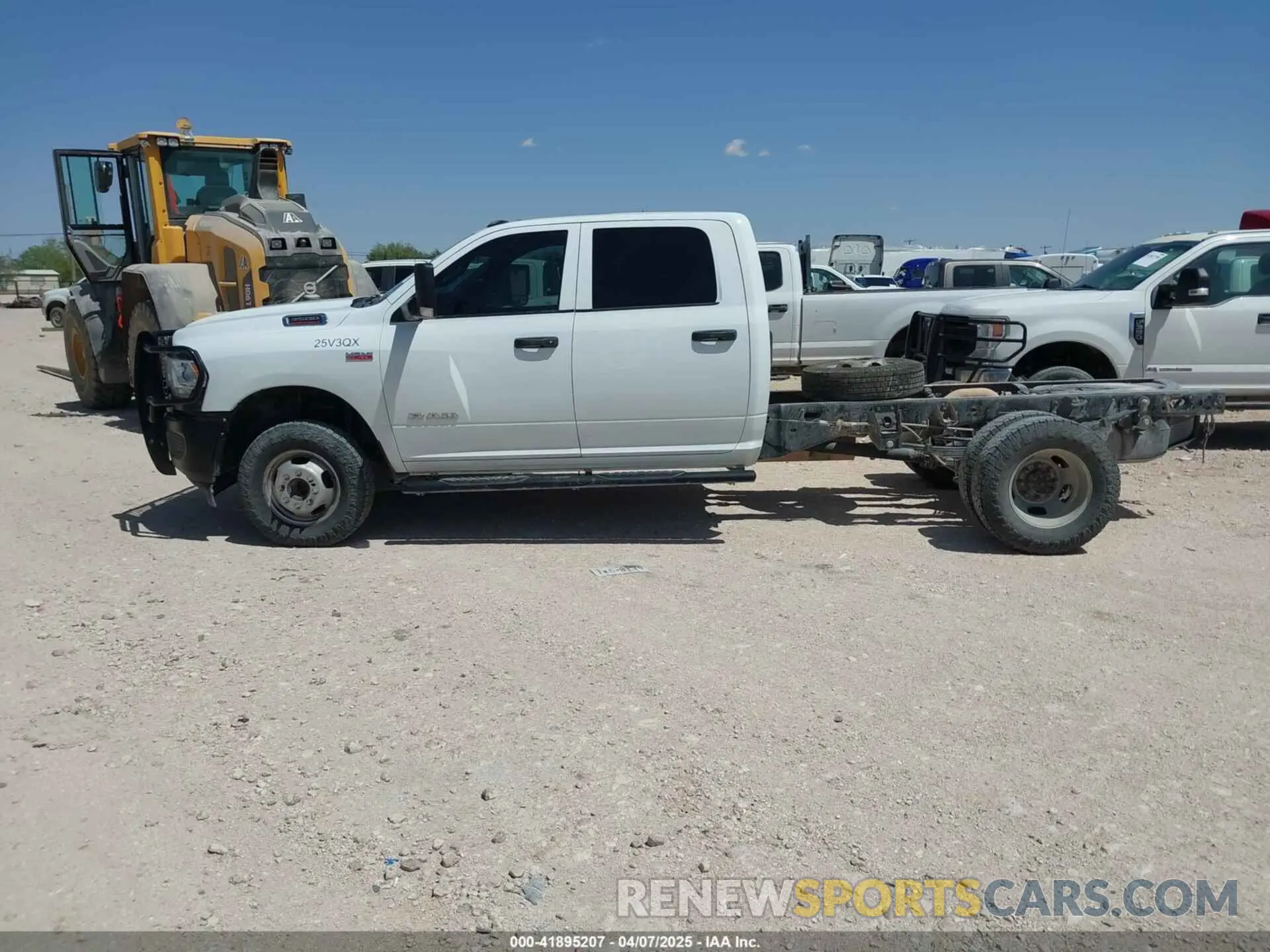 14 Photograph of a damaged car 3C7WRTCJ3NG341971 RAM 3500 CHASSIS 2022