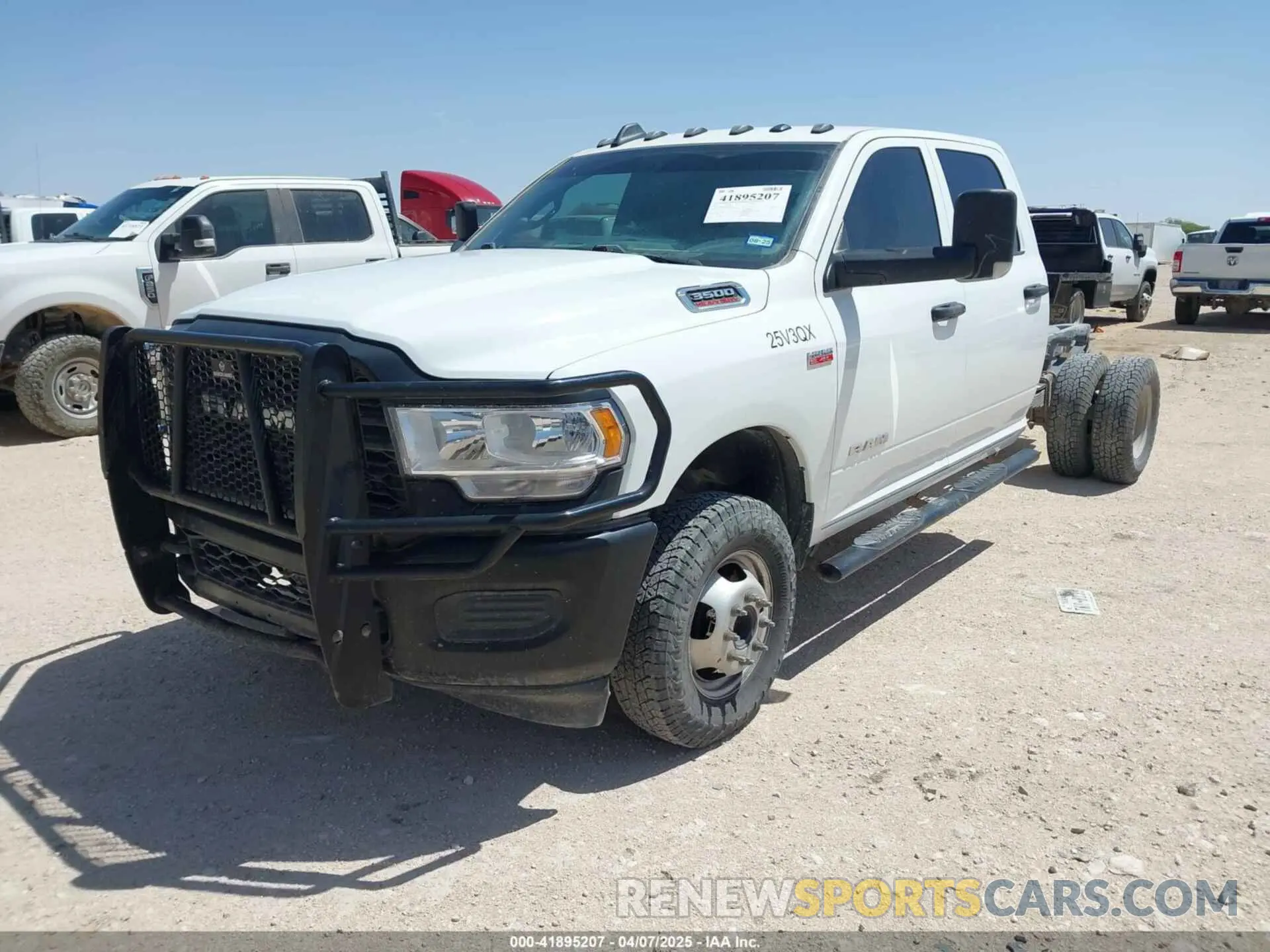 2 Photograph of a damaged car 3C7WRTCJ3NG341971 RAM 3500 CHASSIS 2022