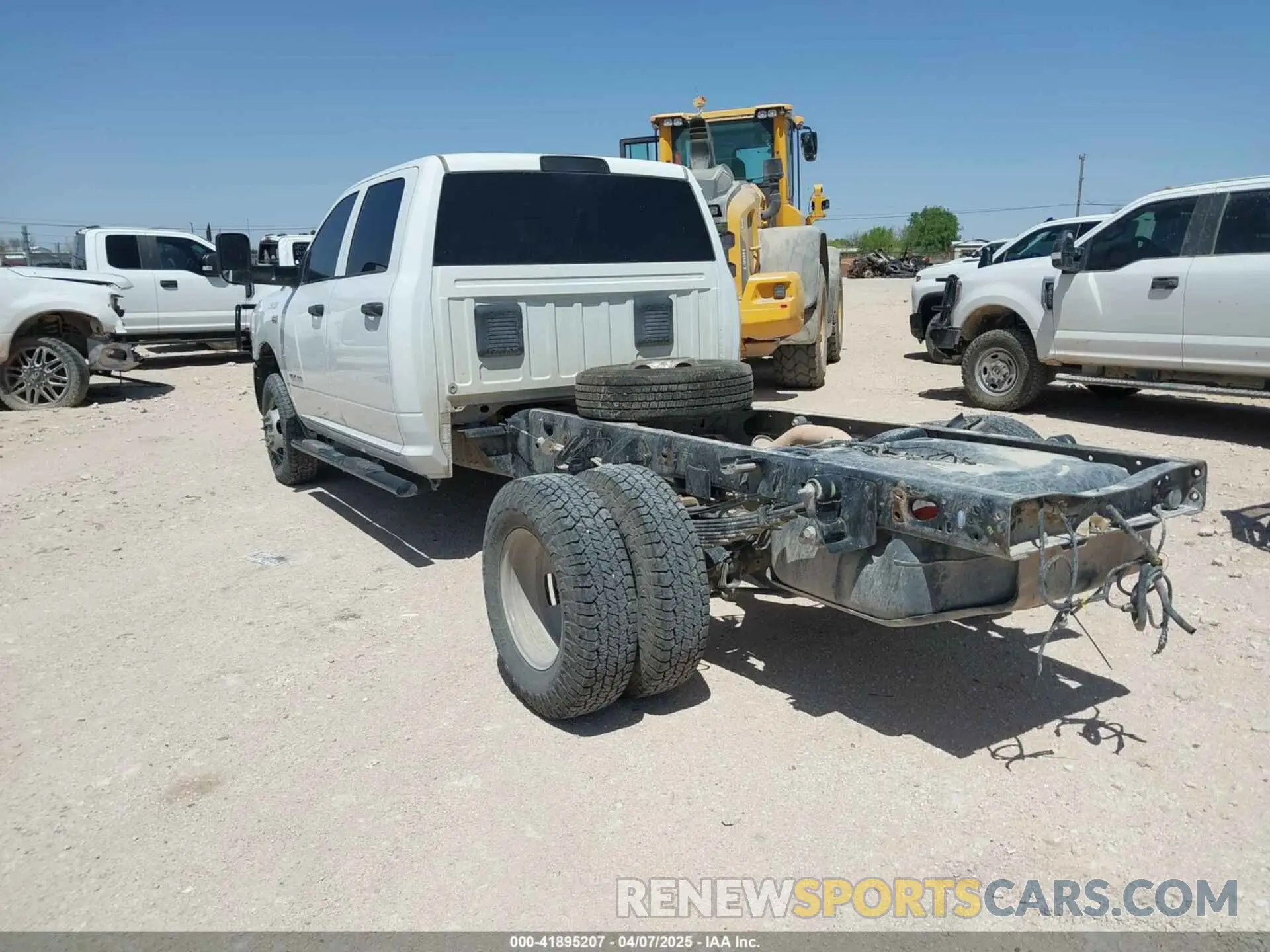 3 Photograph of a damaged car 3C7WRTCJ3NG341971 RAM 3500 CHASSIS 2022