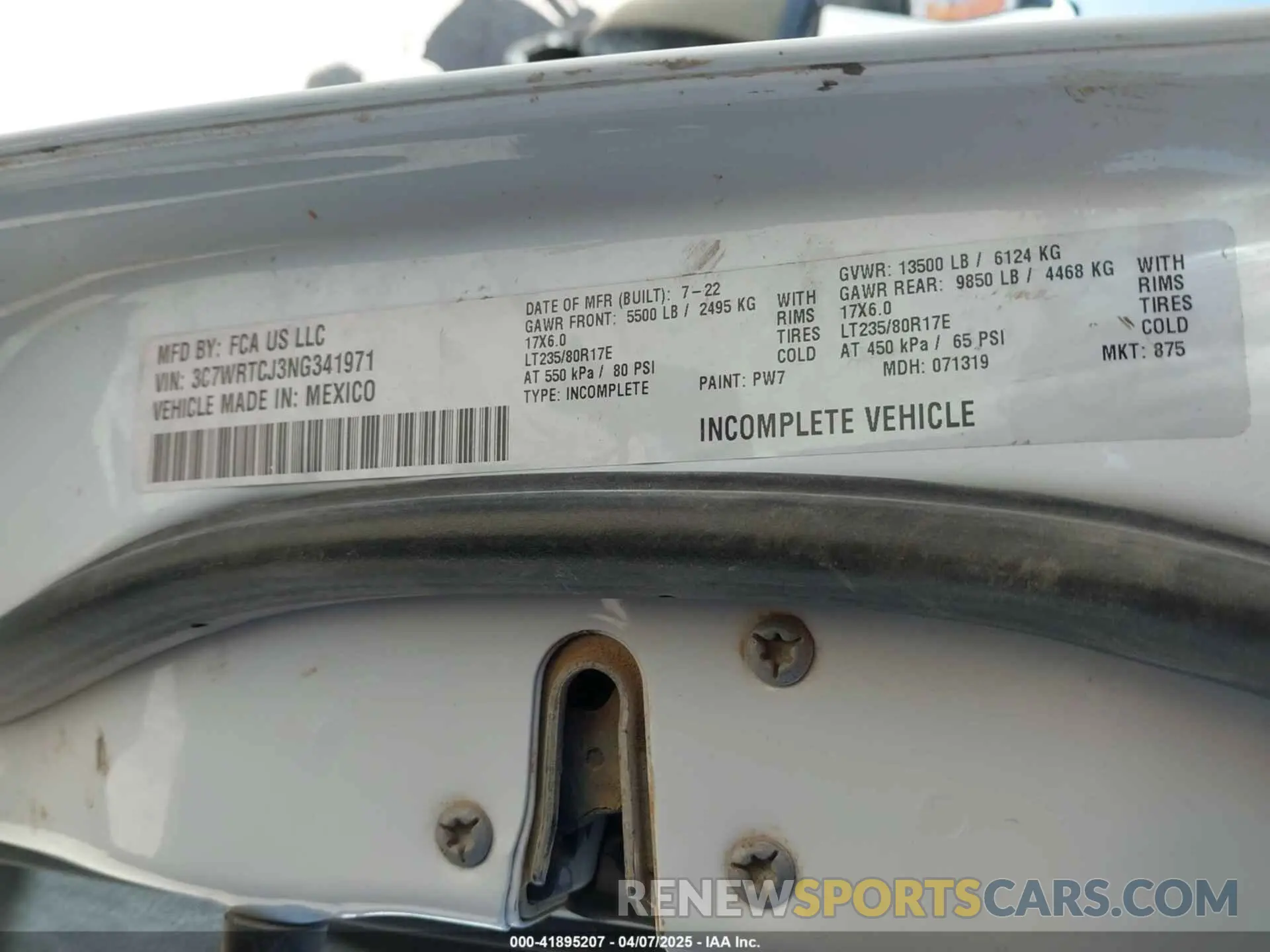 8 Photograph of a damaged car 3C7WRTCJ3NG341971 RAM 3500 CHASSIS 2022
