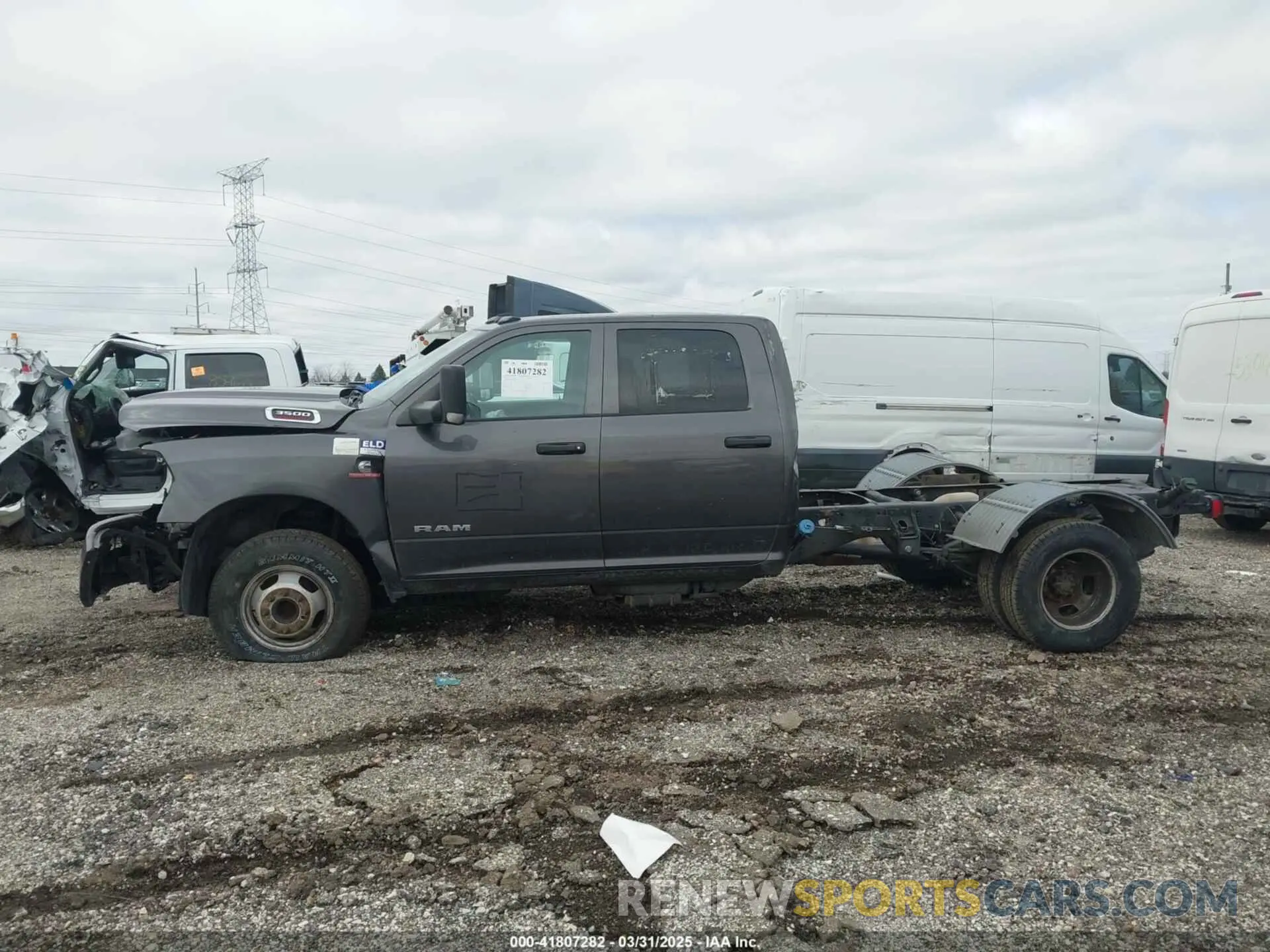 14 Photograph of a damaged car 3C7WRTCL0NG363959 RAM 3500 CHASSIS 2022