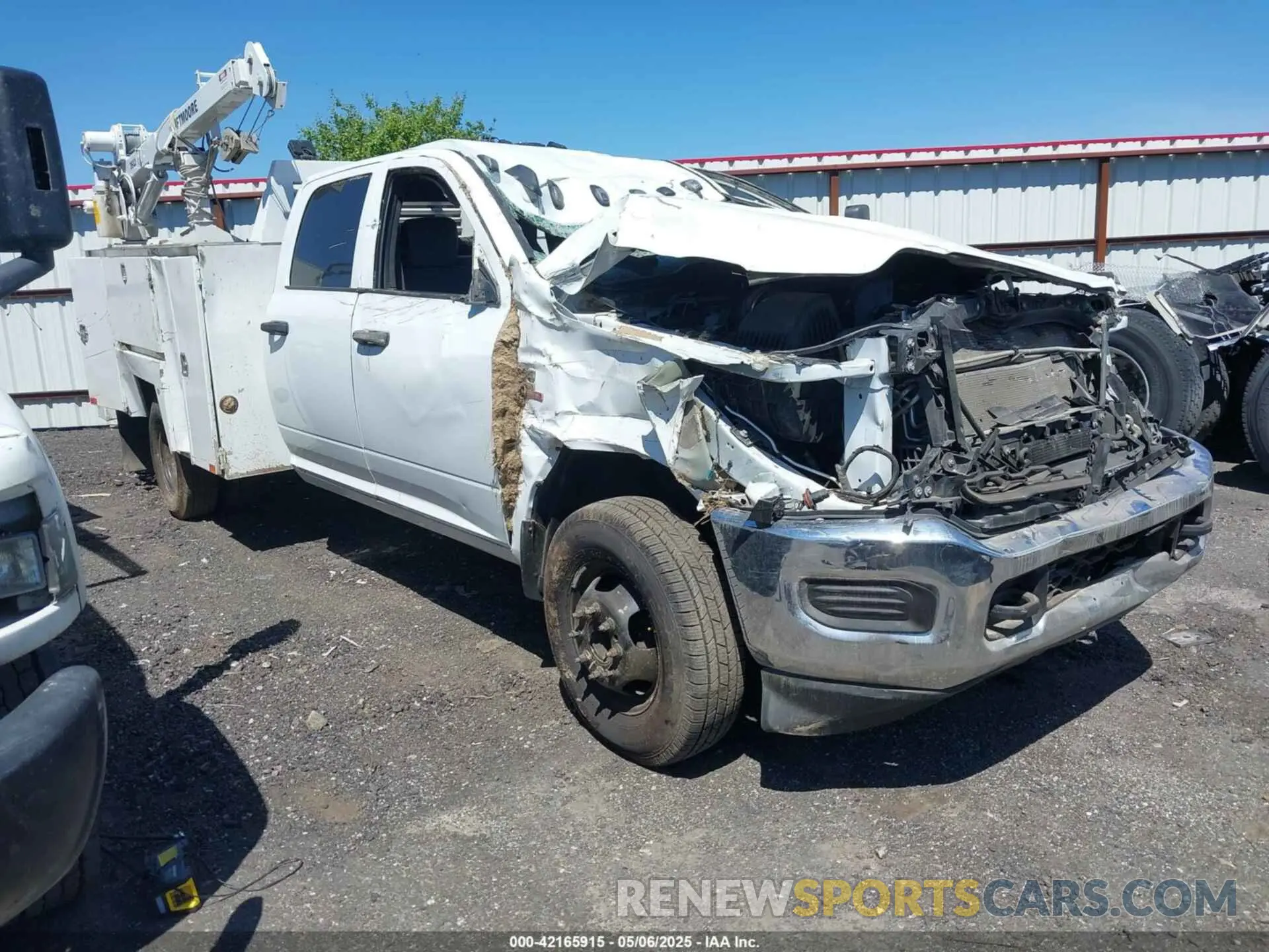 1 Photograph of a damaged car 3C7WRTCL2NG270246 RAM 3500 CHASSIS 2022
