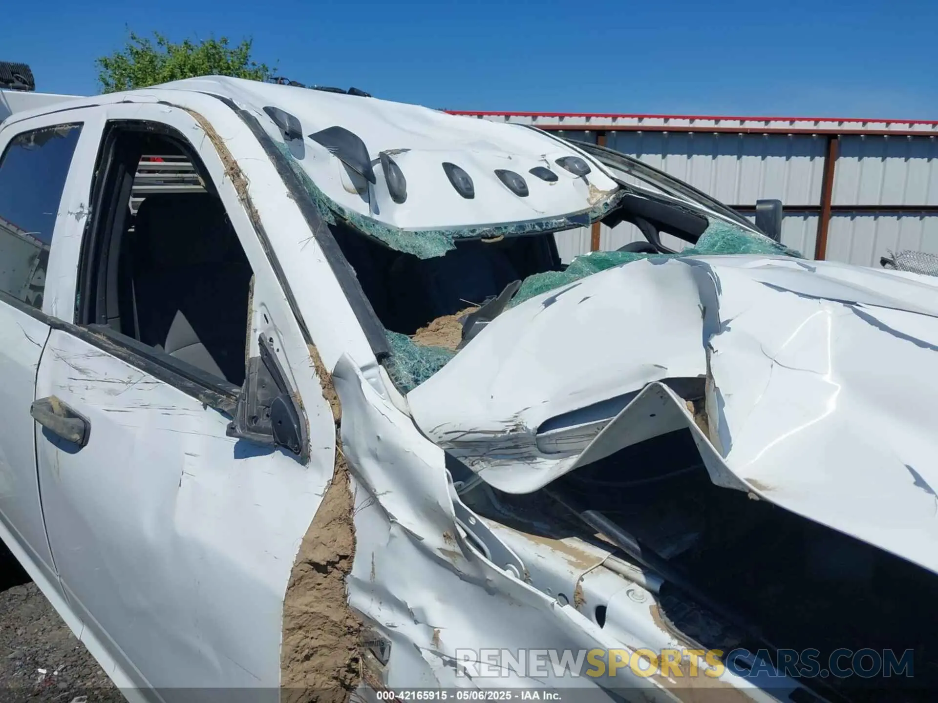 18 Photograph of a damaged car 3C7WRTCL2NG270246 RAM 3500 CHASSIS 2022