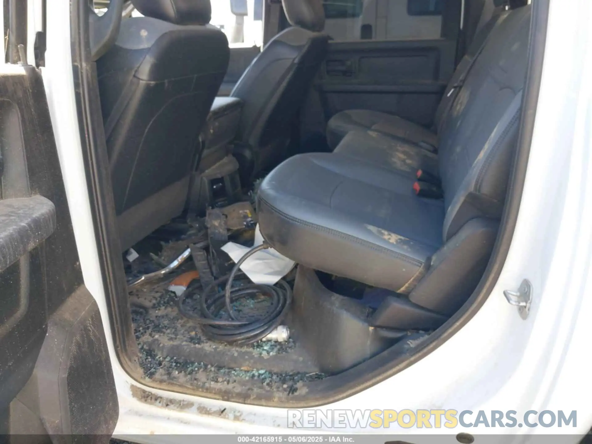7 Photograph of a damaged car 3C7WRTCL2NG270246 RAM 3500 CHASSIS 2022