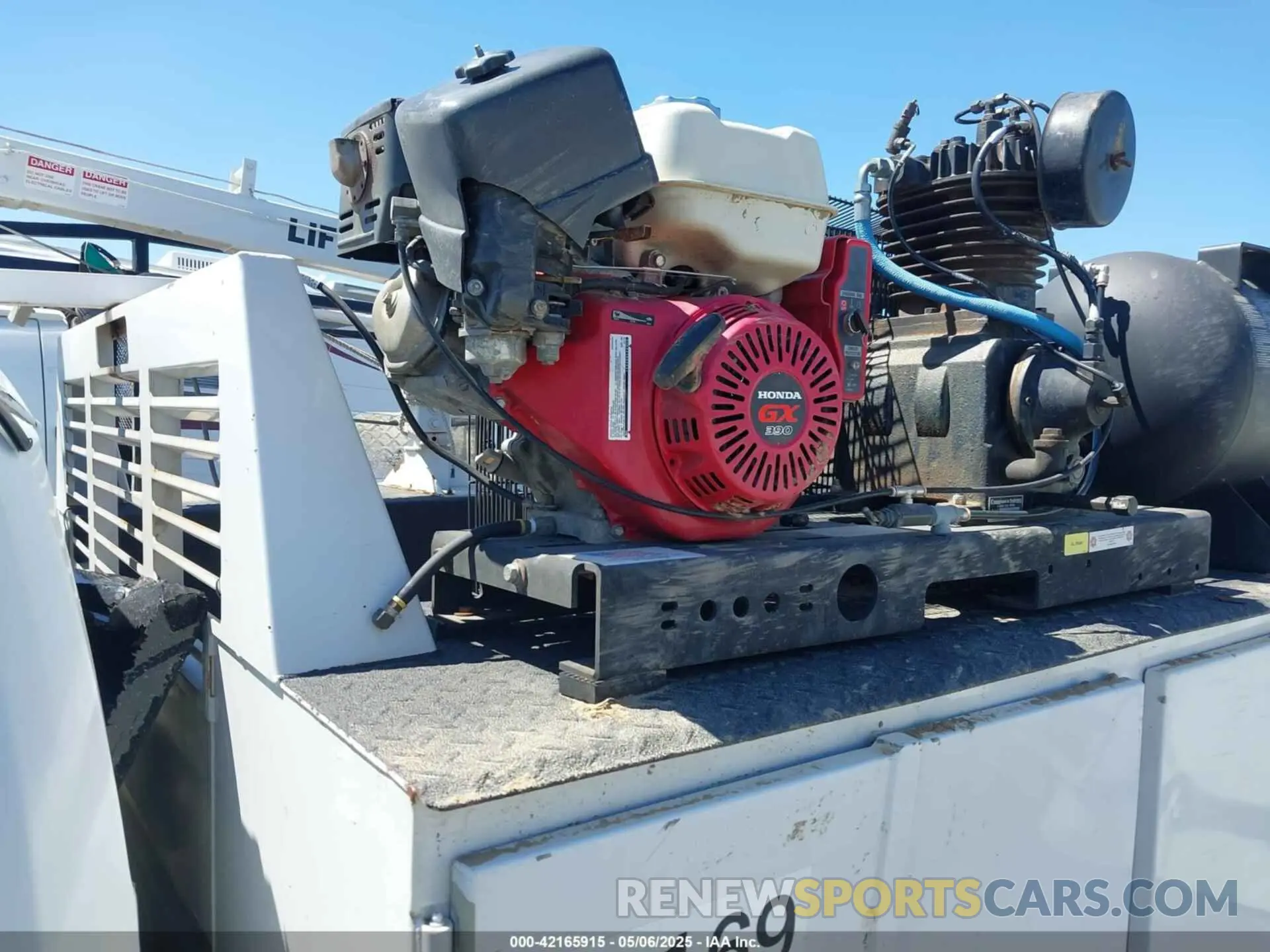 8 Photograph of a damaged car 3C7WRTCL2NG270246 RAM 3500 CHASSIS 2022