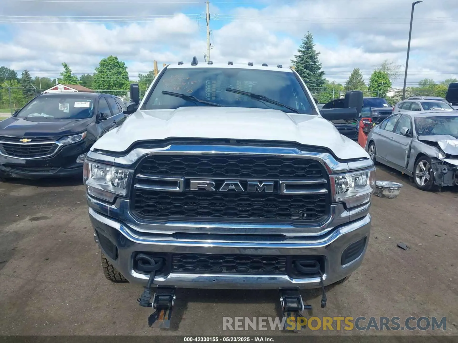 12 Photograph of a damaged car 3C7WRTCL5NG279975 RAM 3500 CHASSIS 2022