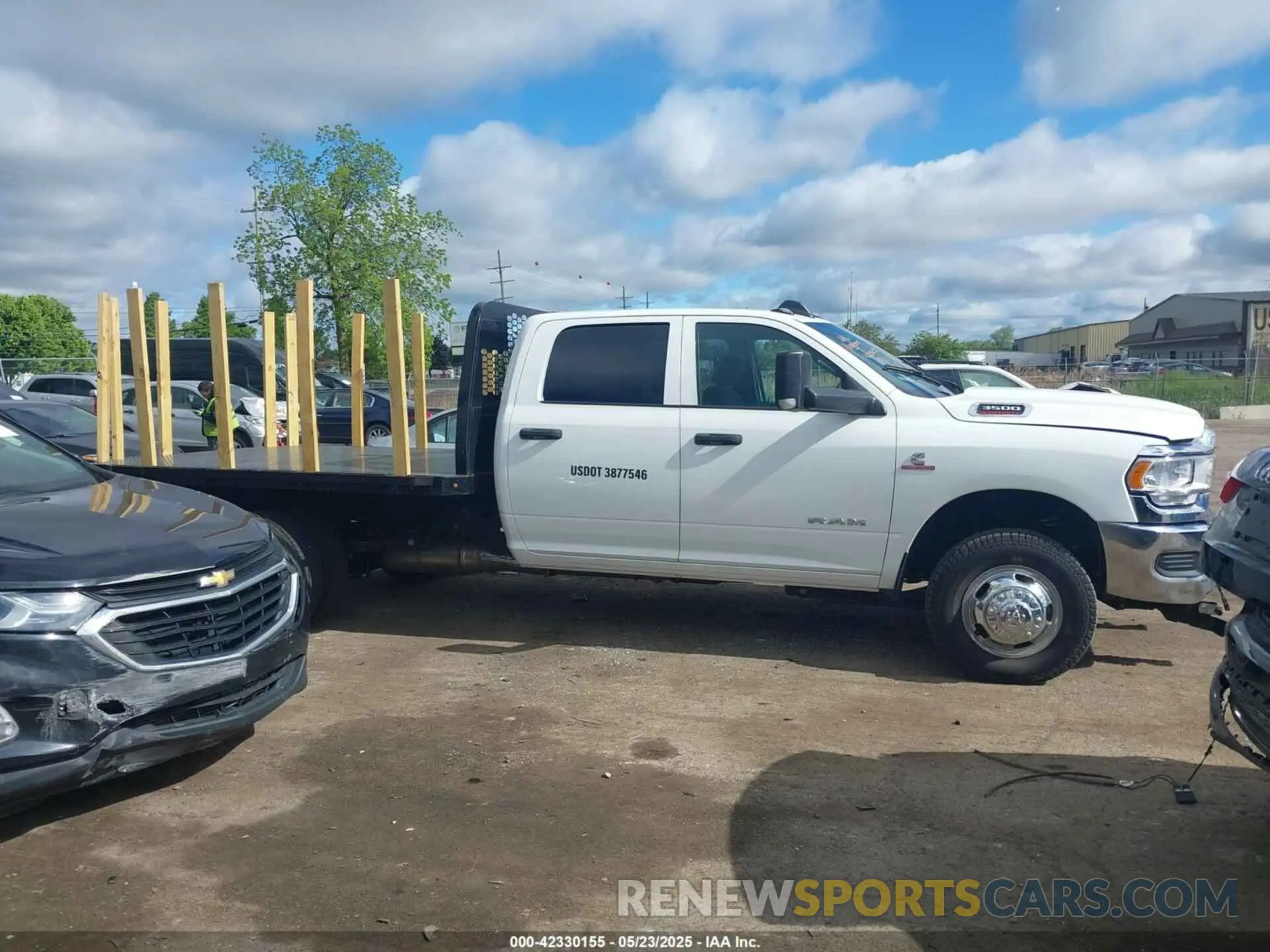 13 Photograph of a damaged car 3C7WRTCL5NG279975 RAM 3500 CHASSIS 2022