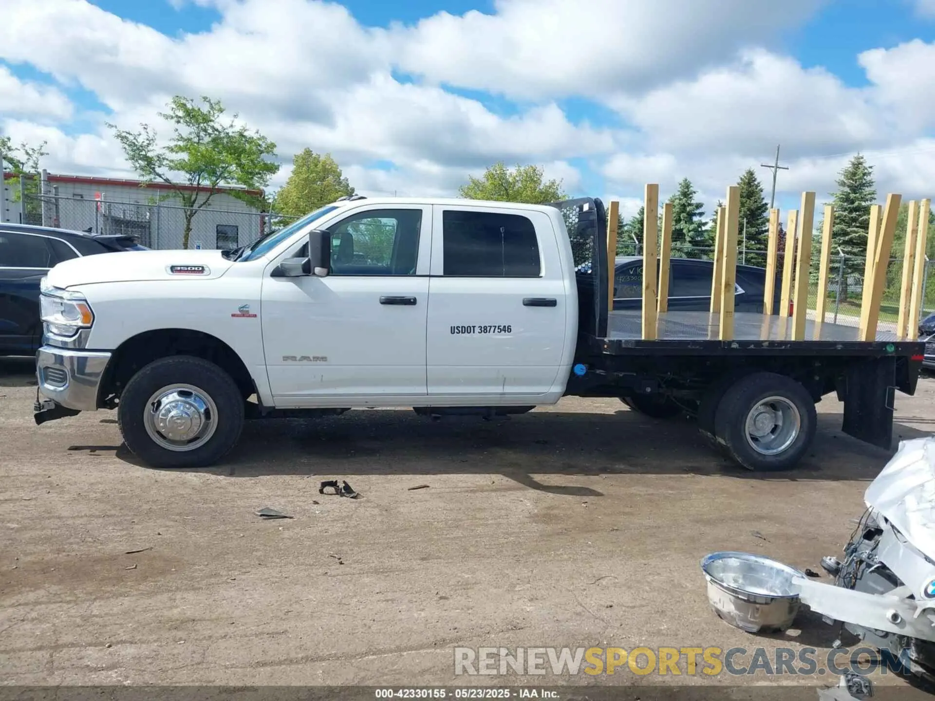 14 Photograph of a damaged car 3C7WRTCL5NG279975 RAM 3500 CHASSIS 2022