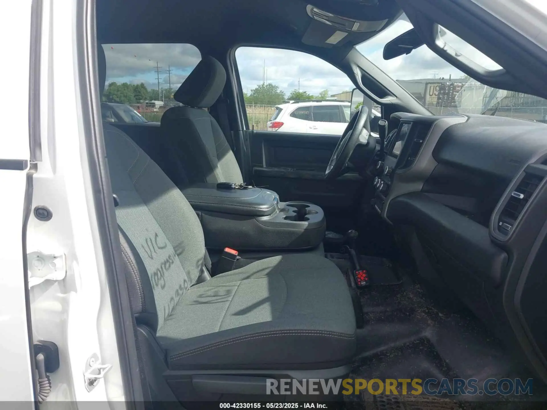 5 Photograph of a damaged car 3C7WRTCL5NG279975 RAM 3500 CHASSIS 2022
