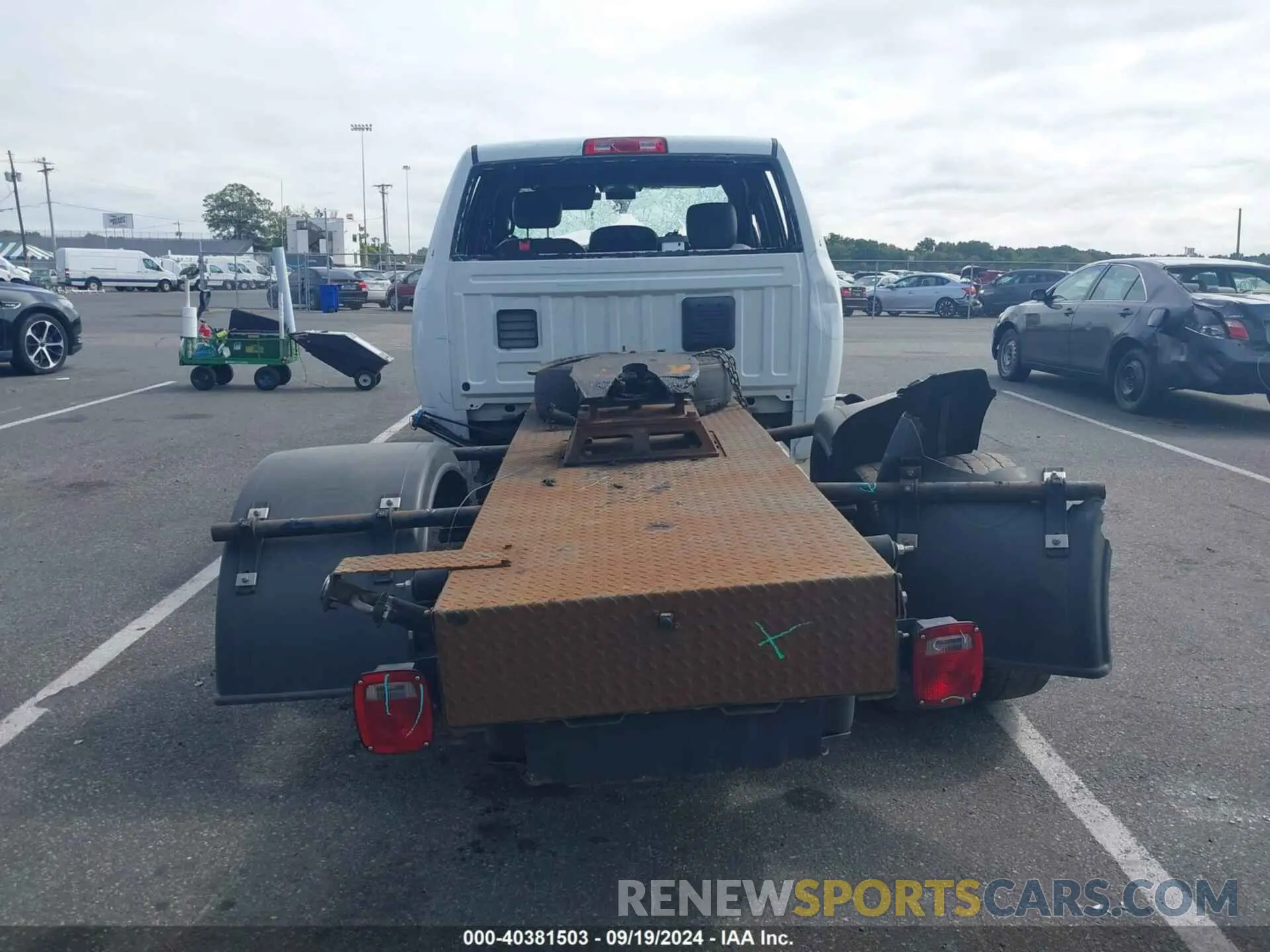 14 Photograph of a damaged car 3C7WRTCLXNG356890 RAM 3500 CHASSIS 2022