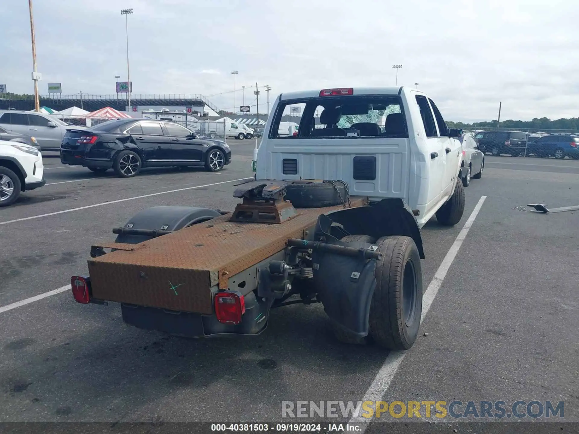4 Photograph of a damaged car 3C7WRTCLXNG356890 RAM 3500 CHASSIS 2022