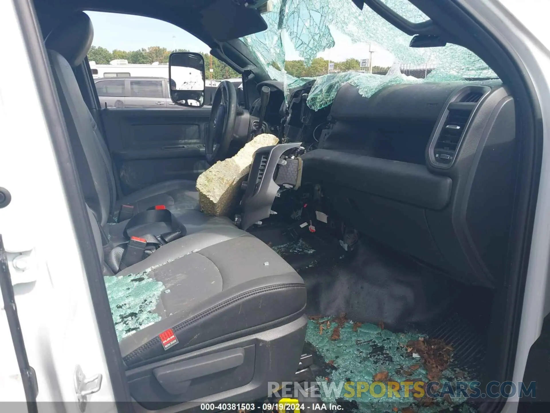6 Photograph of a damaged car 3C7WRTCLXNG356890 RAM 3500 CHASSIS 2022