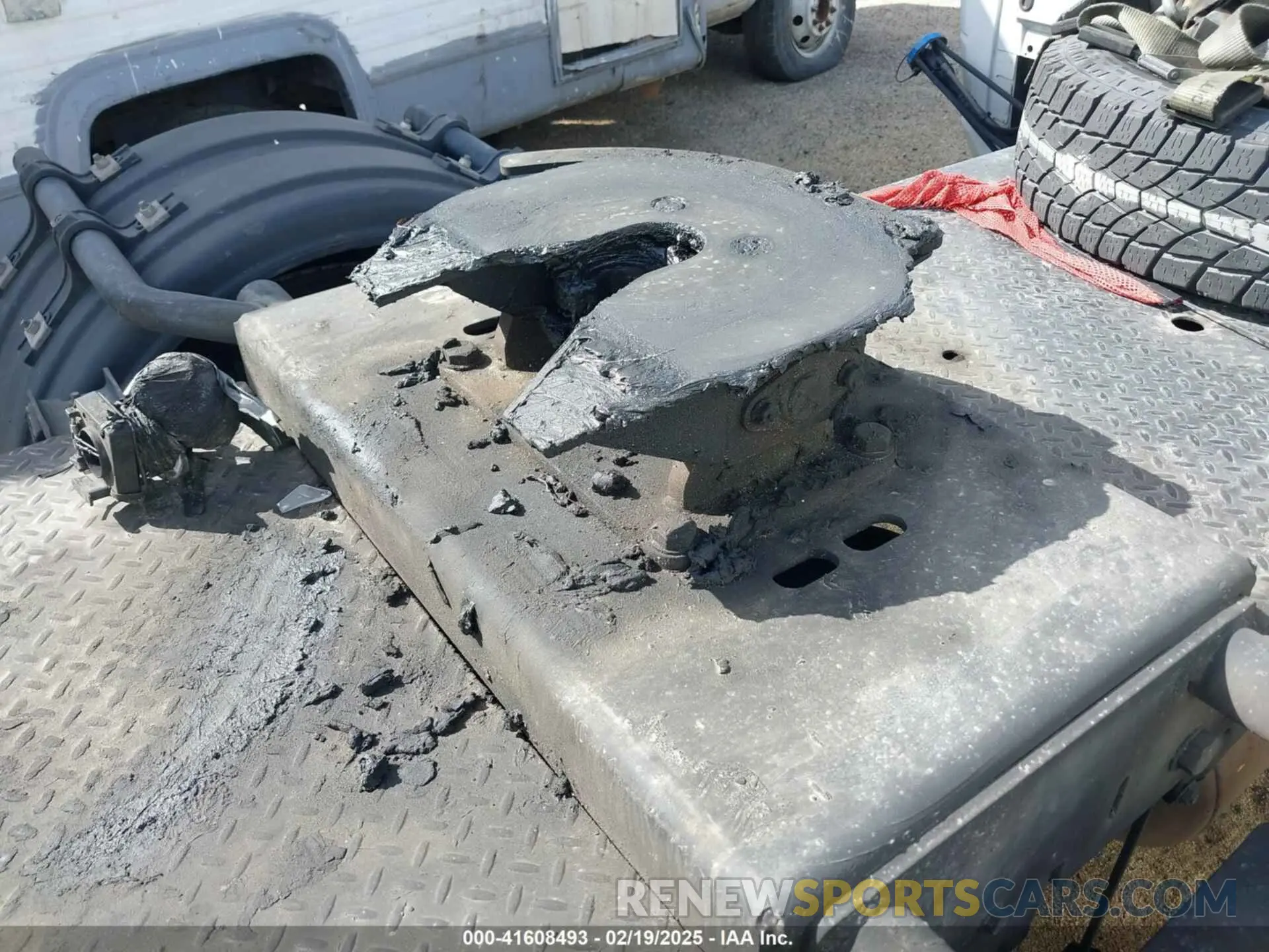 13 Photograph of a damaged car 3C7WRTCL3PG650666 RAM 3500 CHASSIS 2023