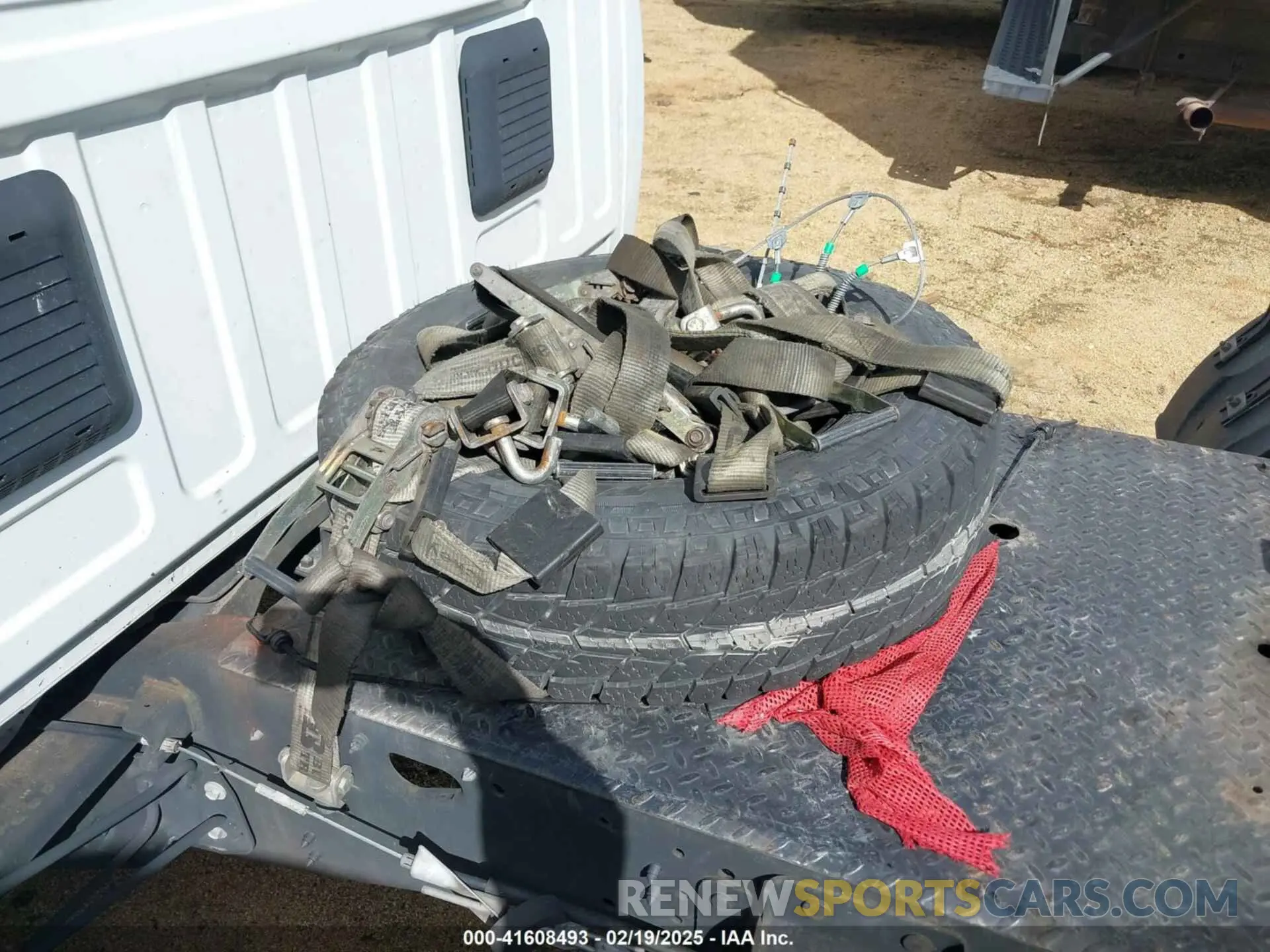 14 Photograph of a damaged car 3C7WRTCL3PG650666 RAM 3500 CHASSIS 2023