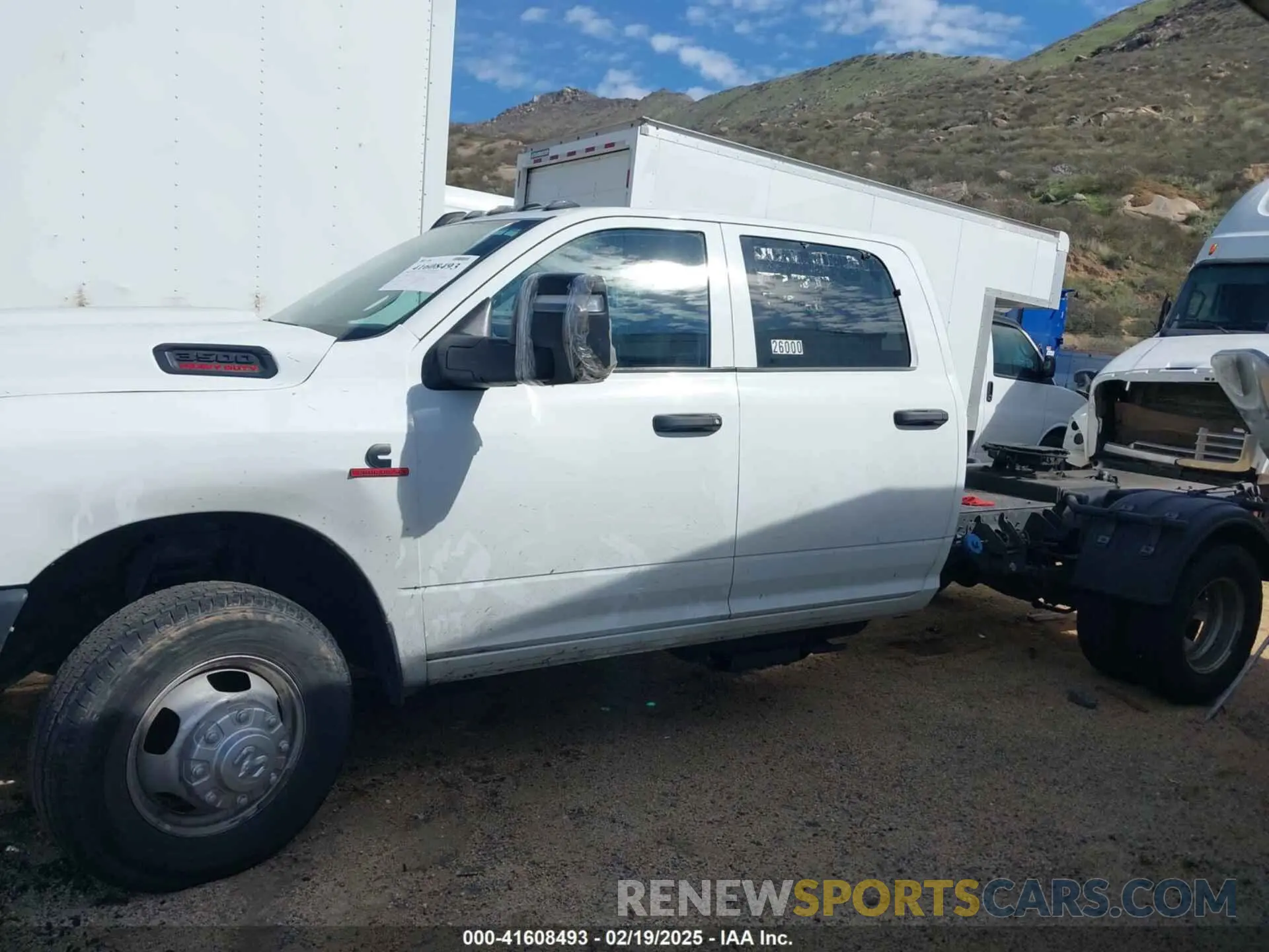 17 Photograph of a damaged car 3C7WRTCL3PG650666 RAM 3500 CHASSIS 2023