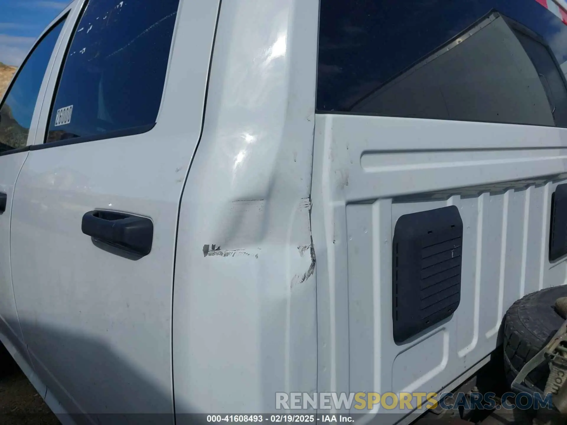 19 Photograph of a damaged car 3C7WRTCL3PG650666 RAM 3500 CHASSIS 2023