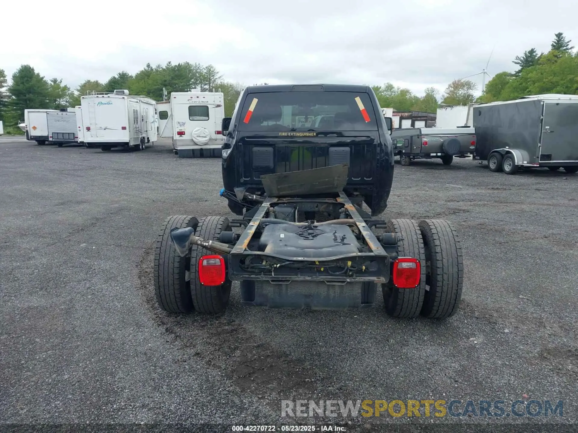 17 Photograph of a damaged car 3C7WRTCL9PG597567 RAM 3500 CHASSIS 2023