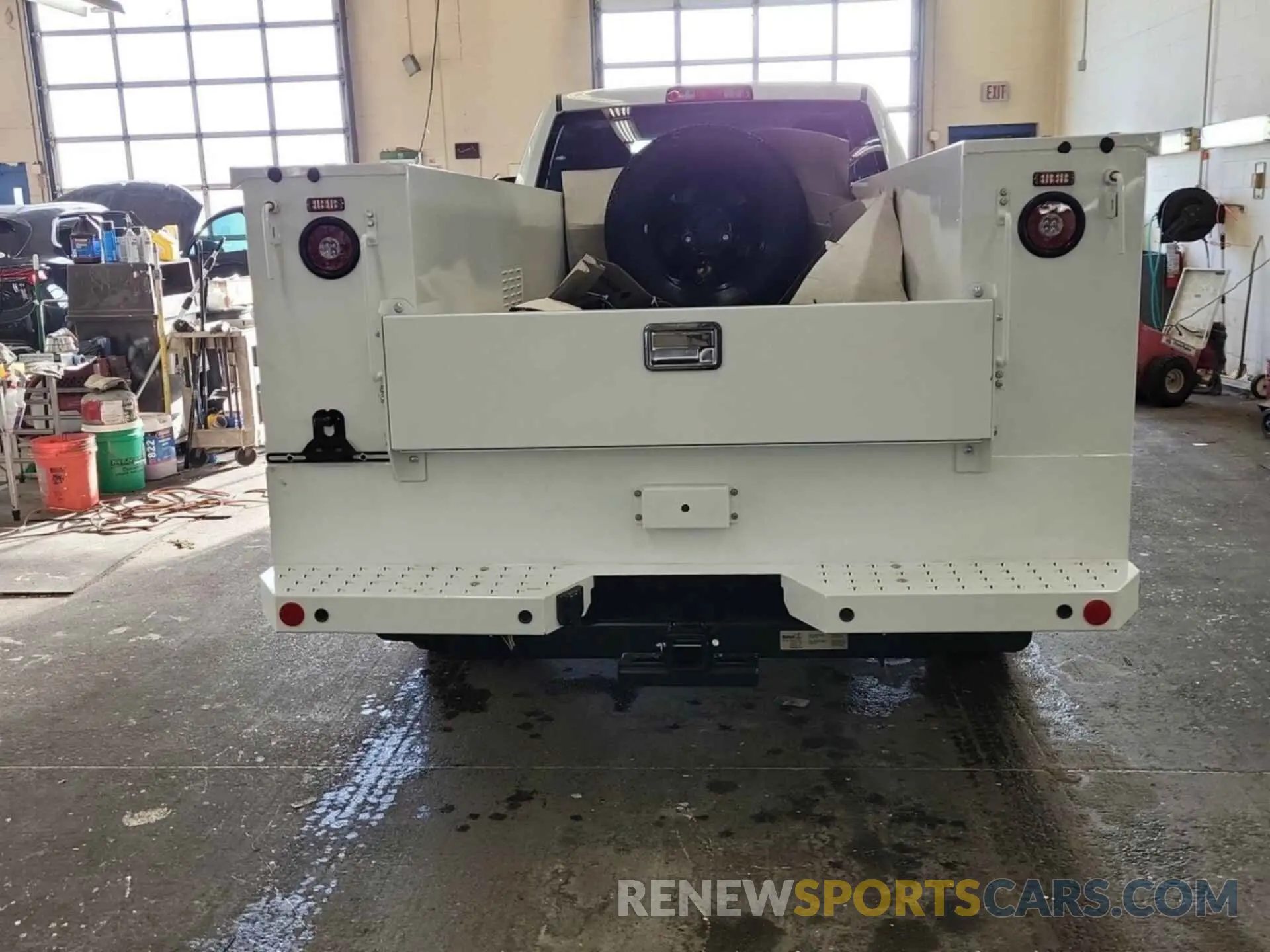 3 Photograph of a damaged car 3C7WR9CL7RG261597 RAM 3500 CHASSIS 2024