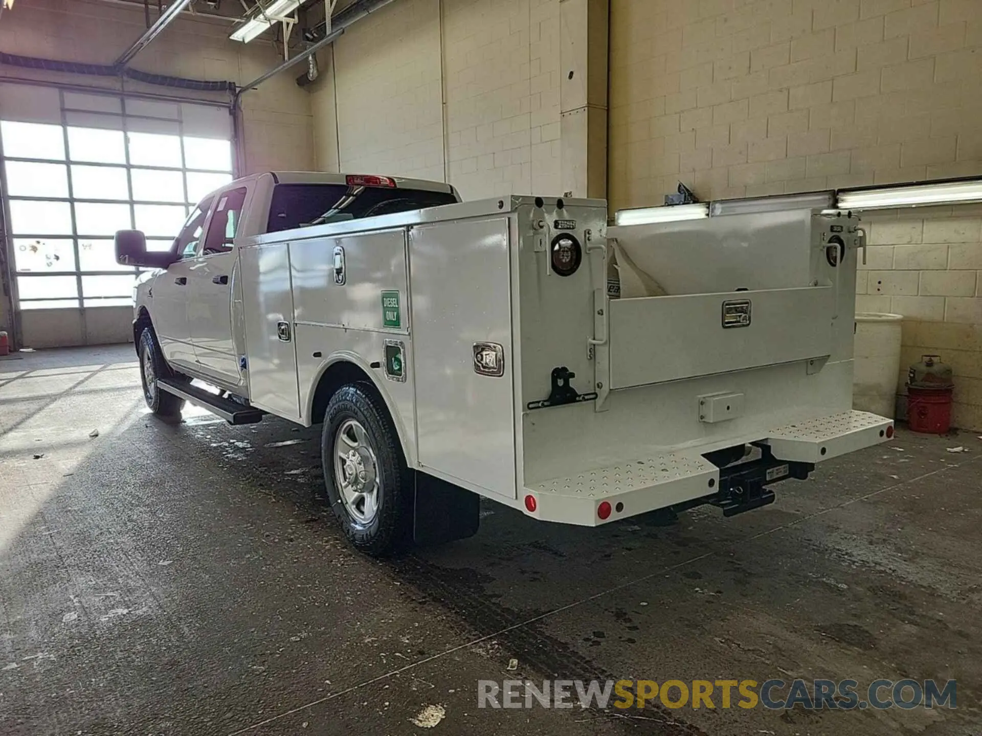 8 Photograph of a damaged car 3C7WR9CL7RG261597 RAM 3500 CHASSIS 2024