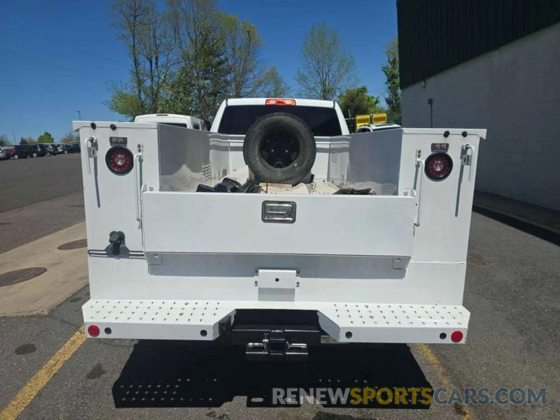 3 Photograph of a damaged car 3C7WR9CL9RG274366 RAM 3500 CHASSIS 2024