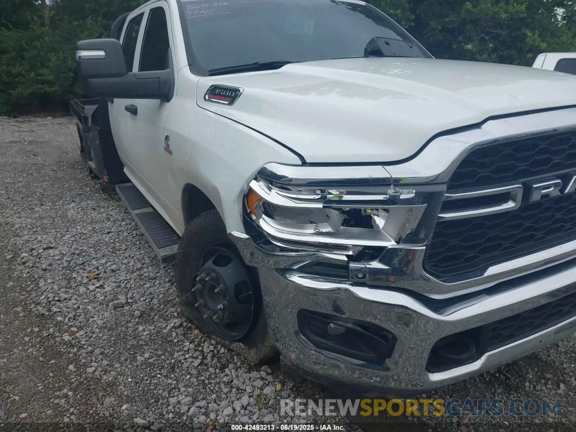 11 Photograph of a damaged car 3C7WRTCL0RG232374 RAM 3500 CHASSIS 2024