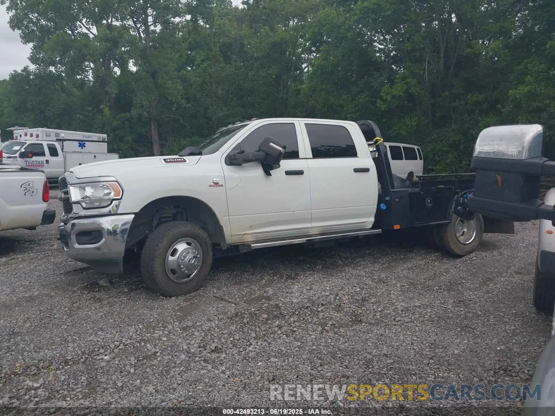 14 Photograph of a damaged car 3C7WRTCL0RG232374 RAM 3500 CHASSIS 2024