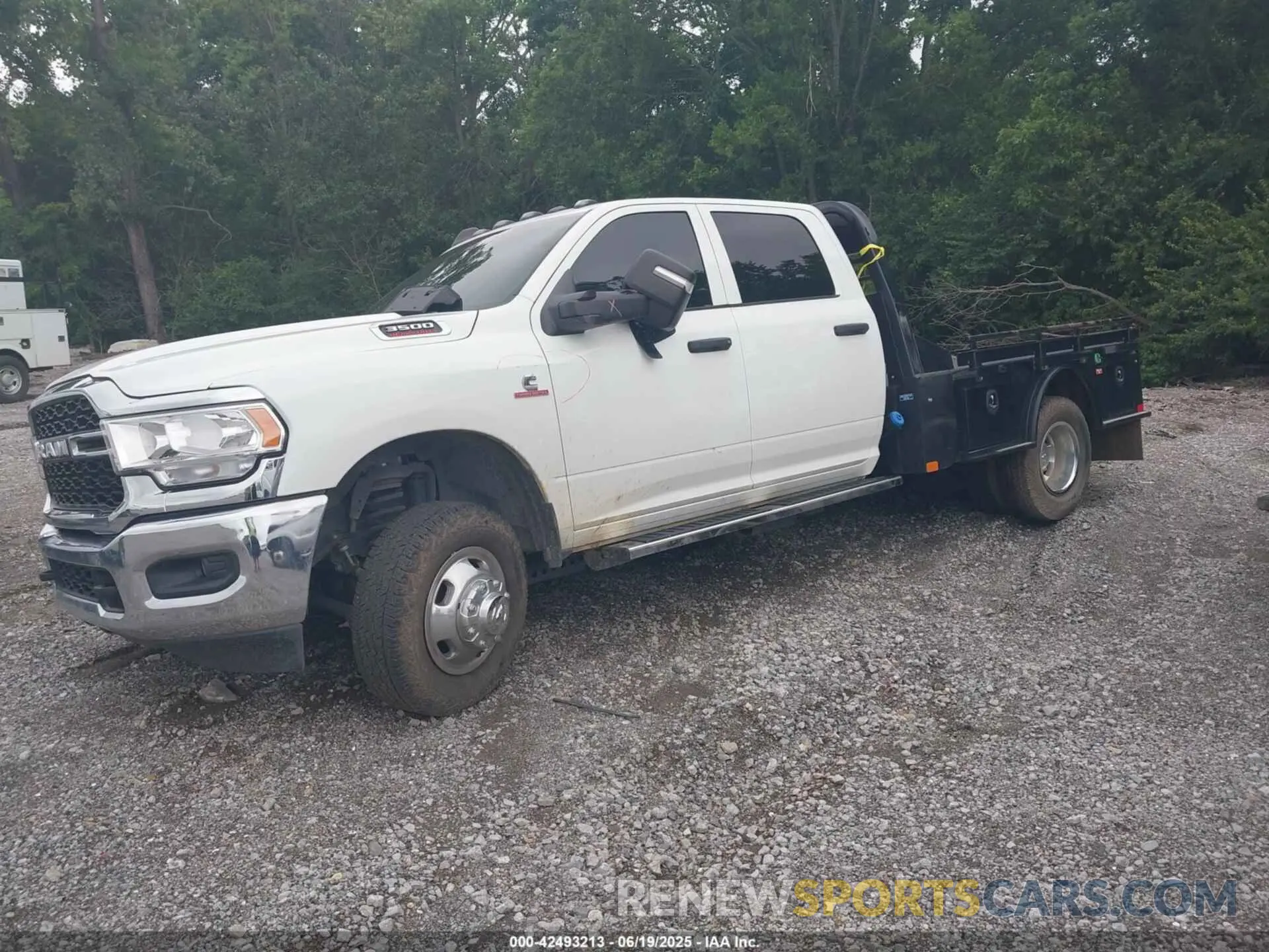 2 Photograph of a damaged car 3C7WRTCL0RG232374 RAM 3500 CHASSIS 2024