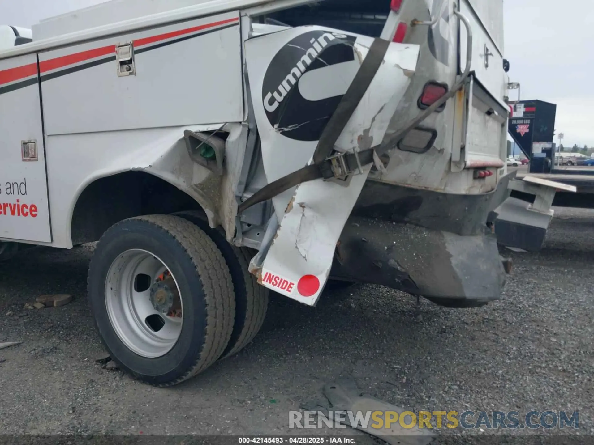 13 Photograph of a damaged car 3C7WRLAL0KG522137 RAM 4500 CHASSIS 2019