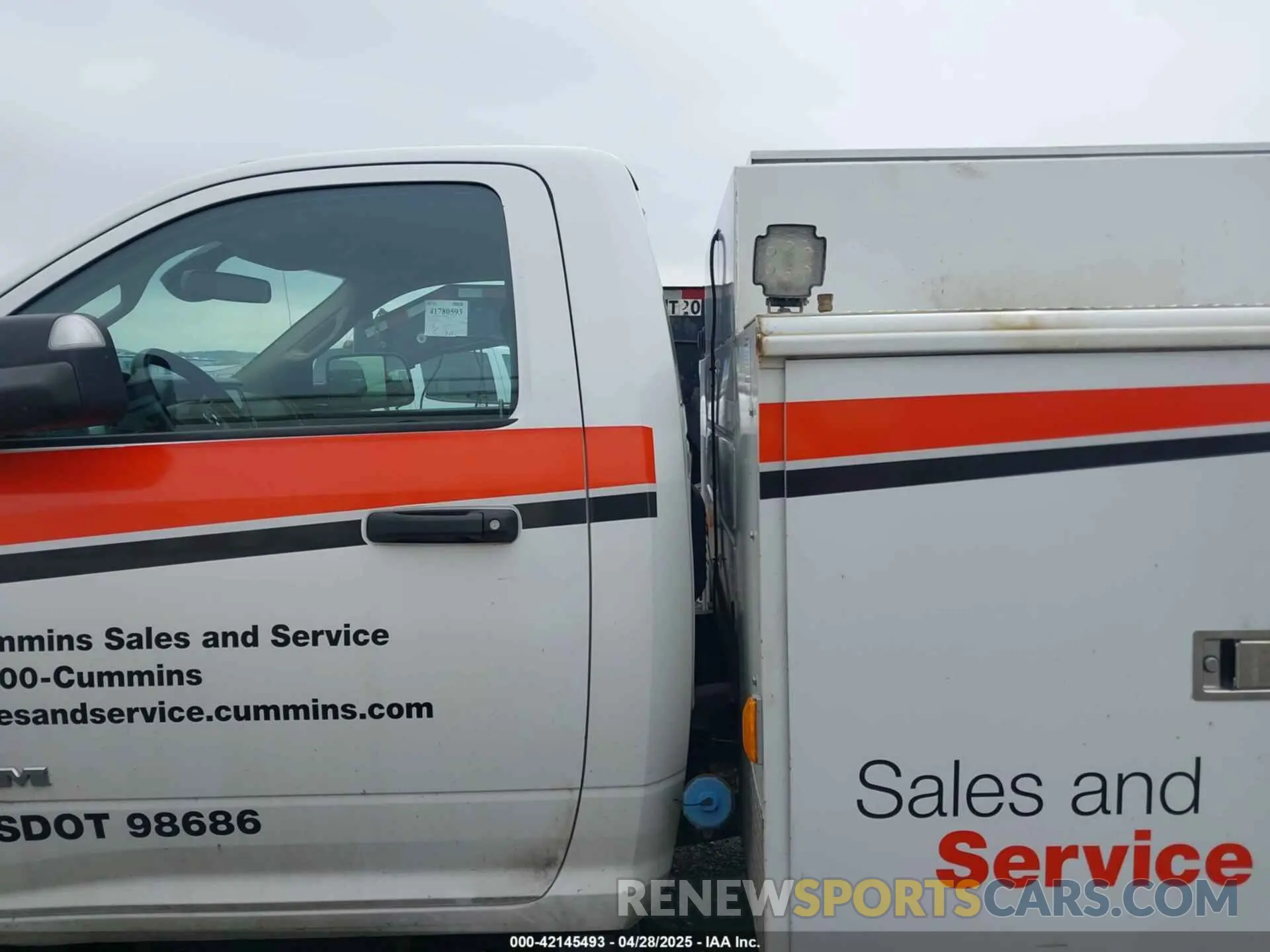 17 Photograph of a damaged car 3C7WRLAL0KG522137 RAM 4500 CHASSIS 2019