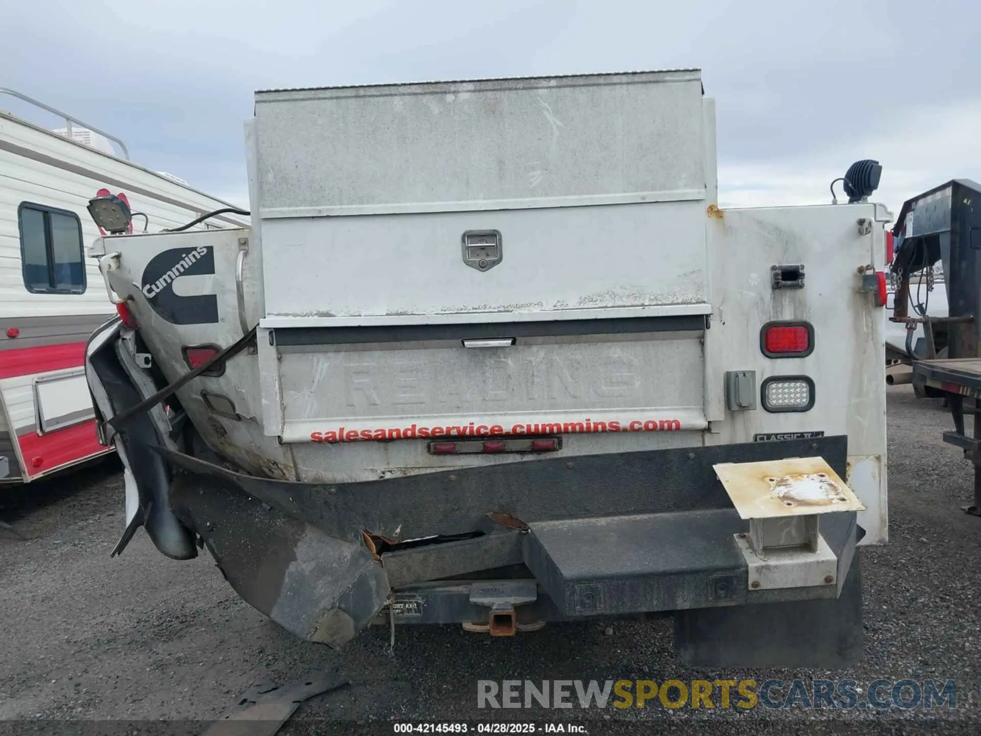 18 Photograph of a damaged car 3C7WRLAL0KG522137 RAM 4500 CHASSIS 2019