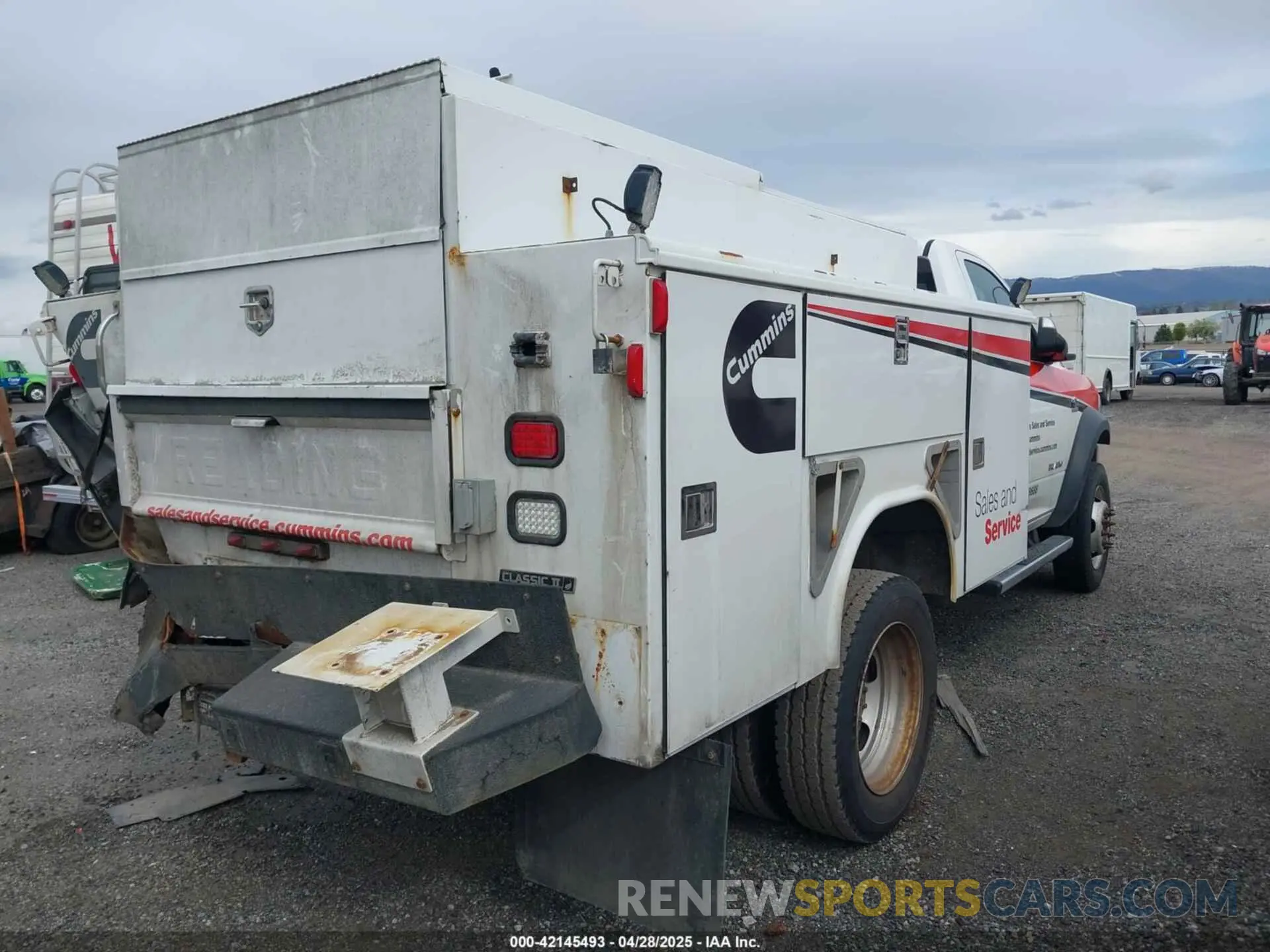 4 Photograph of a damaged car 3C7WRLAL0KG522137 RAM 4500 CHASSIS 2019