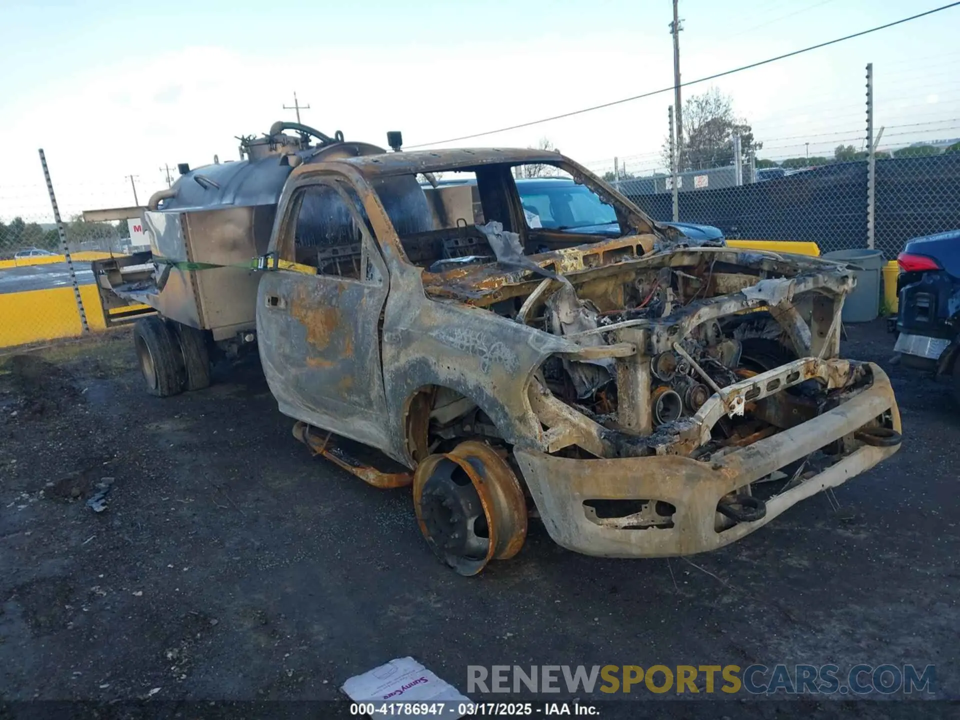 1 Photograph of a damaged car 3C7WRLCJ3NG300644 RAM 4500 CHASSIS 2022