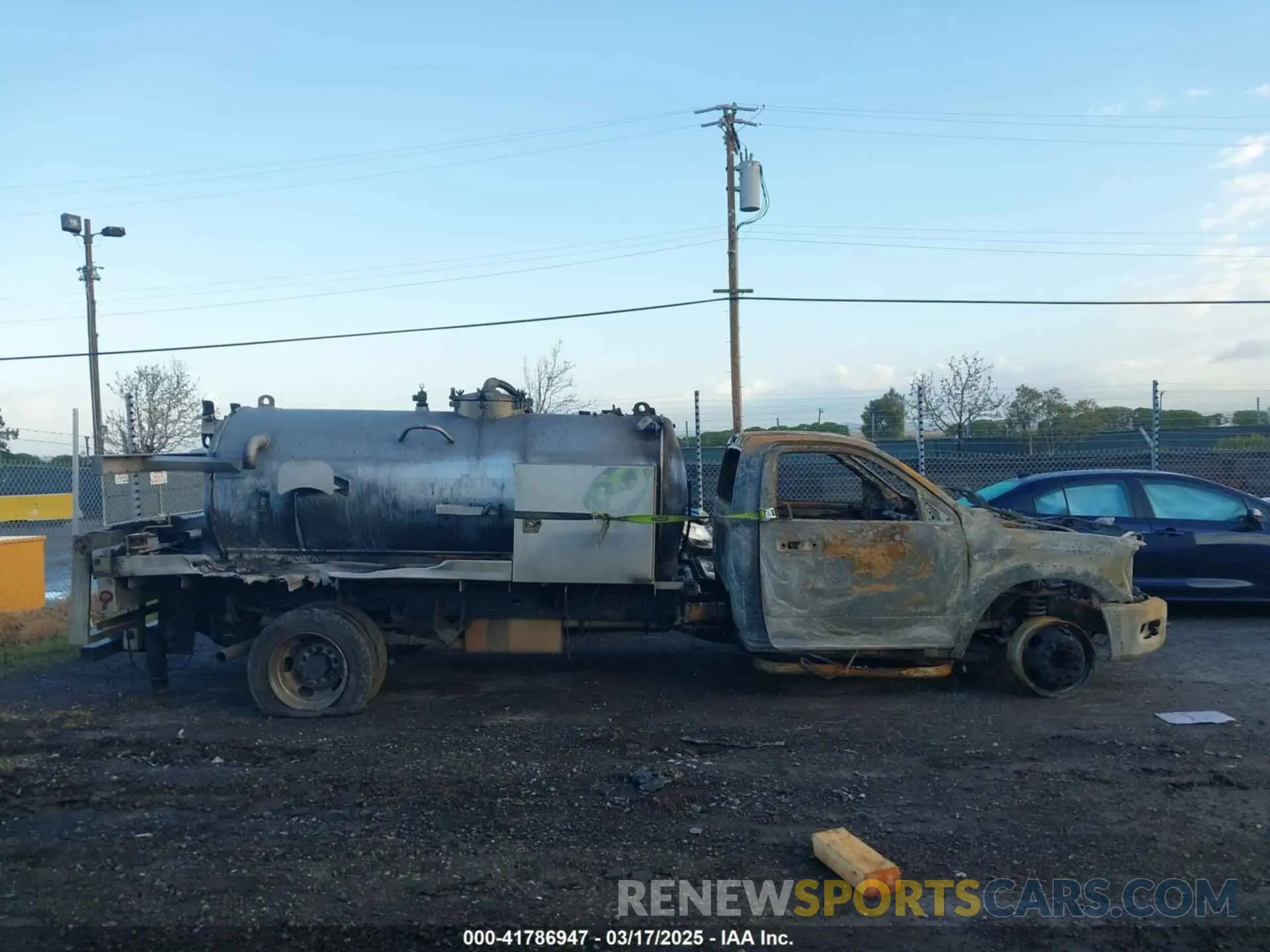 12 Photograph of a damaged car 3C7WRLCJ3NG300644 RAM 4500 CHASSIS 2022