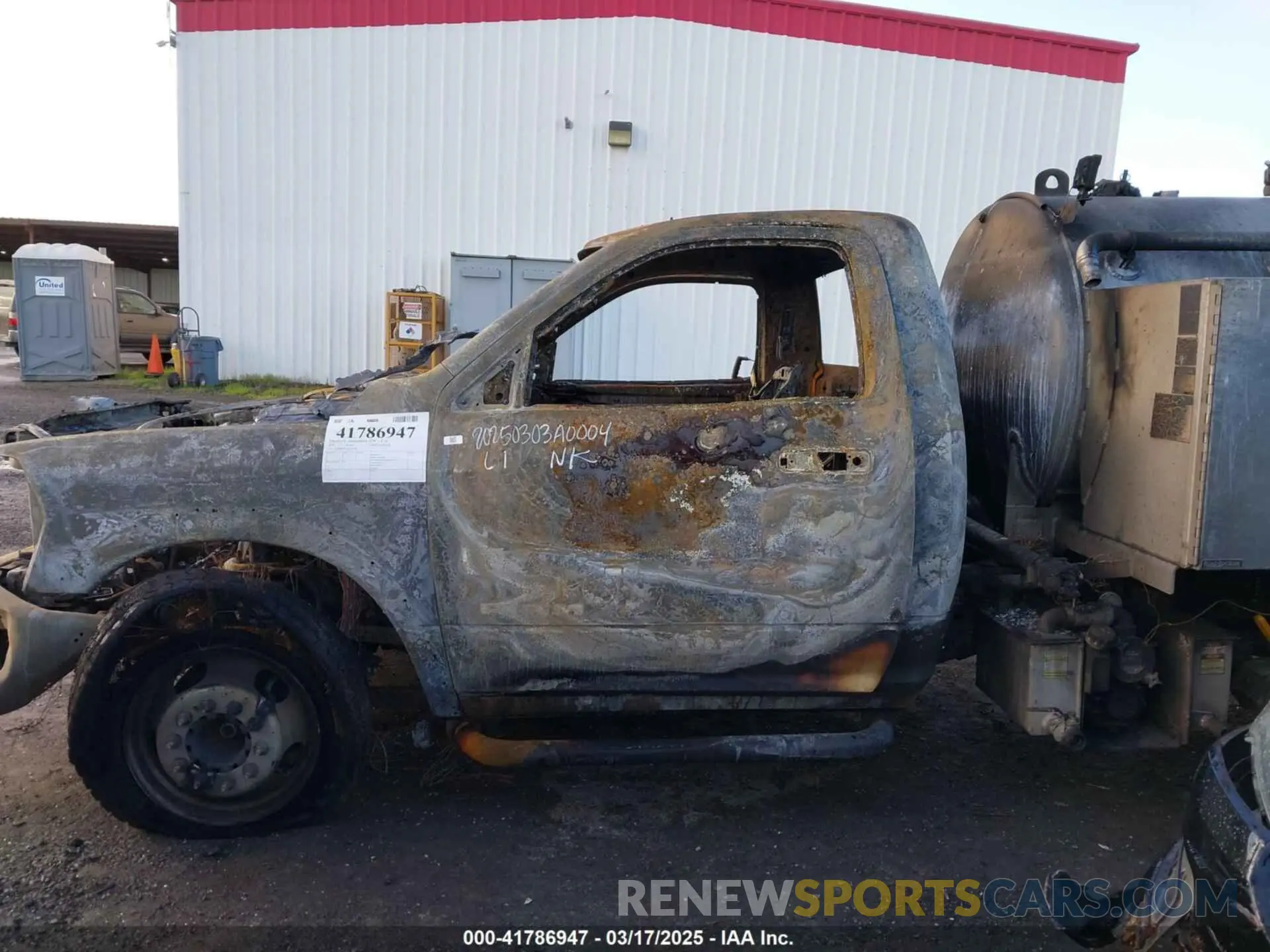 13 Photograph of a damaged car 3C7WRLCJ3NG300644 RAM 4500 CHASSIS 2022