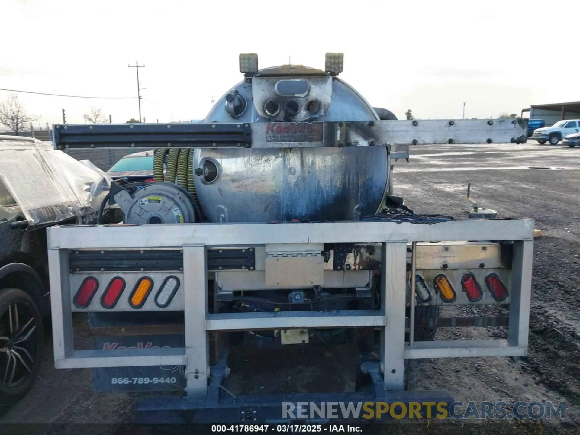 14 Photograph of a damaged car 3C7WRLCJ3NG300644 RAM 4500 CHASSIS 2022