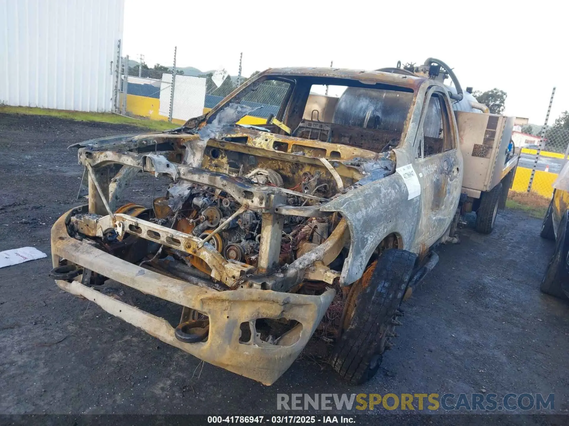 2 Photograph of a damaged car 3C7WRLCJ3NG300644 RAM 4500 CHASSIS 2022