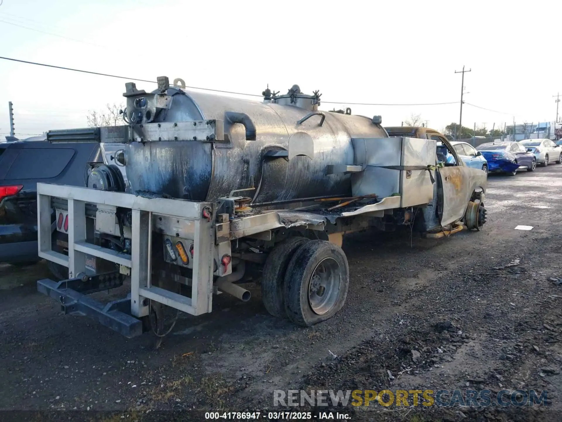 4 Photograph of a damaged car 3C7WRLCJ3NG300644 RAM 4500 CHASSIS 2022