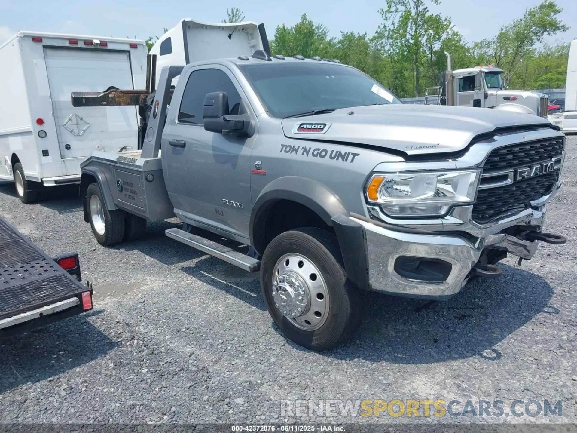 1 Photograph of a damaged car 3C7WRLAL9PG604052 RAM 4500 CHASSIS 2023