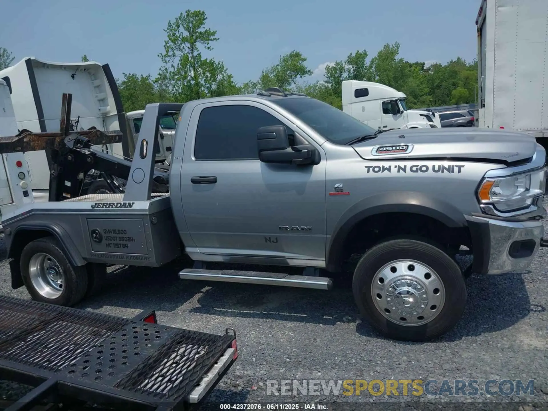 13 Photograph of a damaged car 3C7WRLAL9PG604052 RAM 4500 CHASSIS 2023