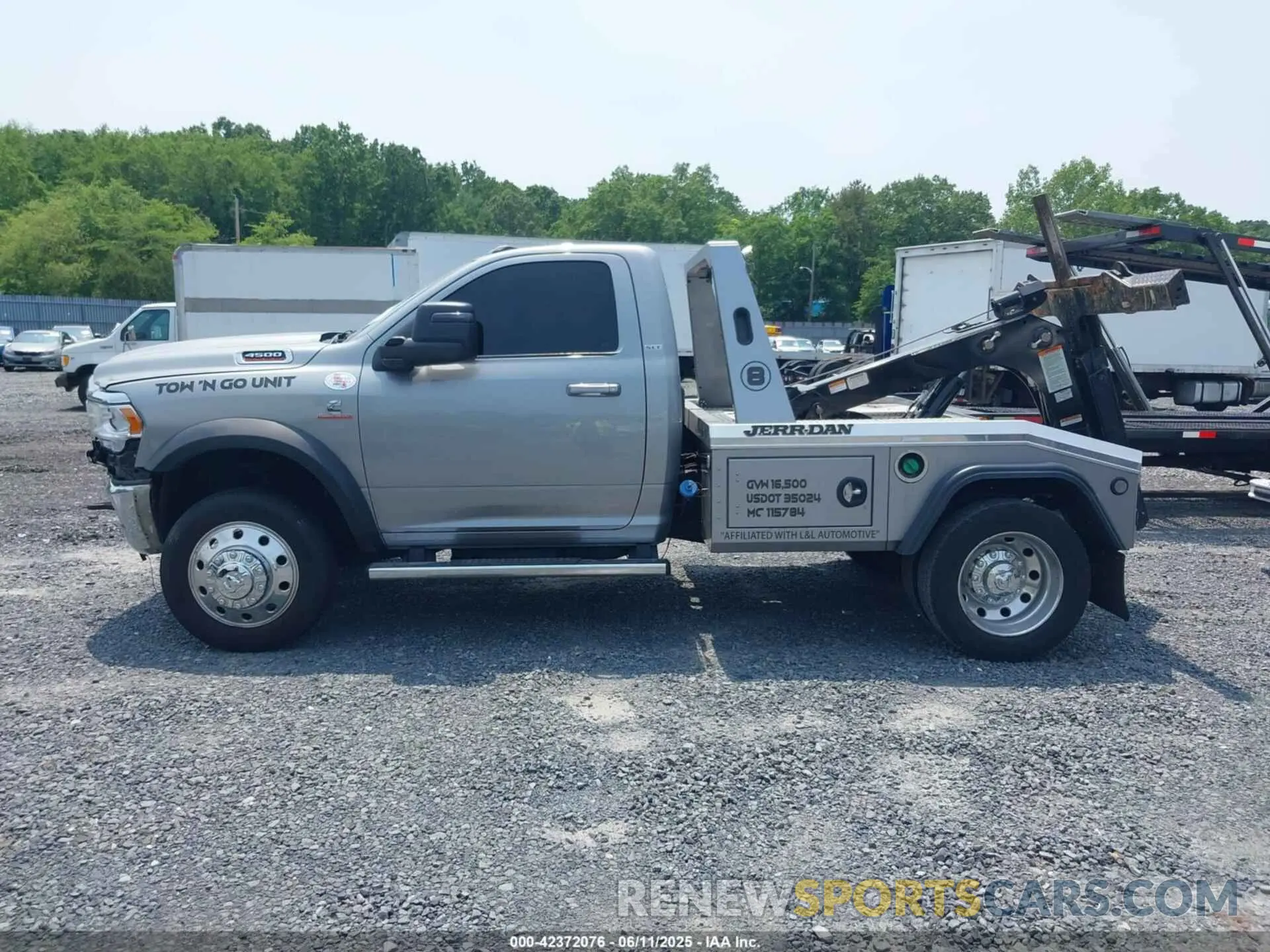 14 Photograph of a damaged car 3C7WRLAL9PG604052 RAM 4500 CHASSIS 2023