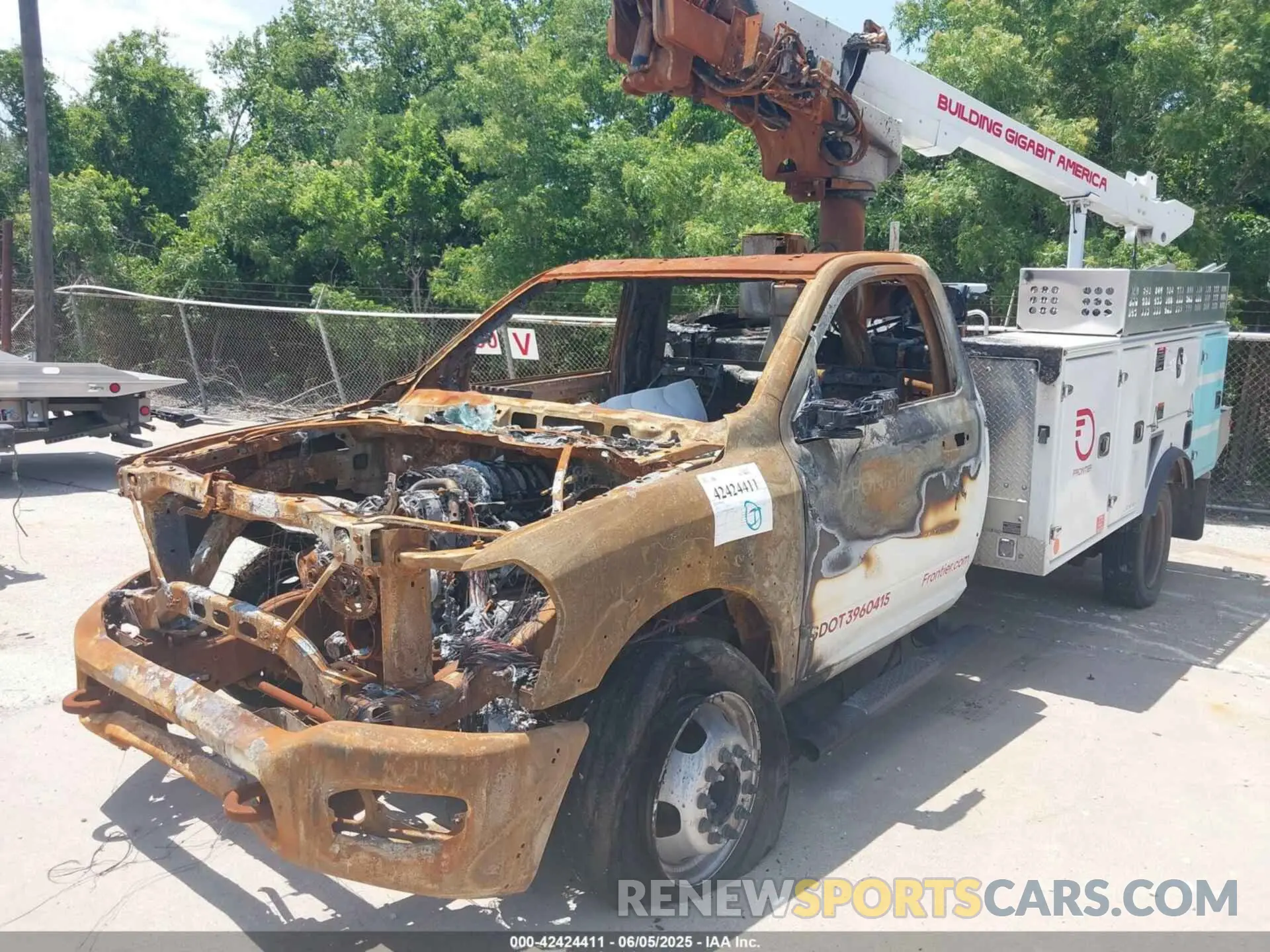 2 Photograph of a damaged car 3C7WRKBJ2RG255360 RAM 4500 CHASSIS 2024