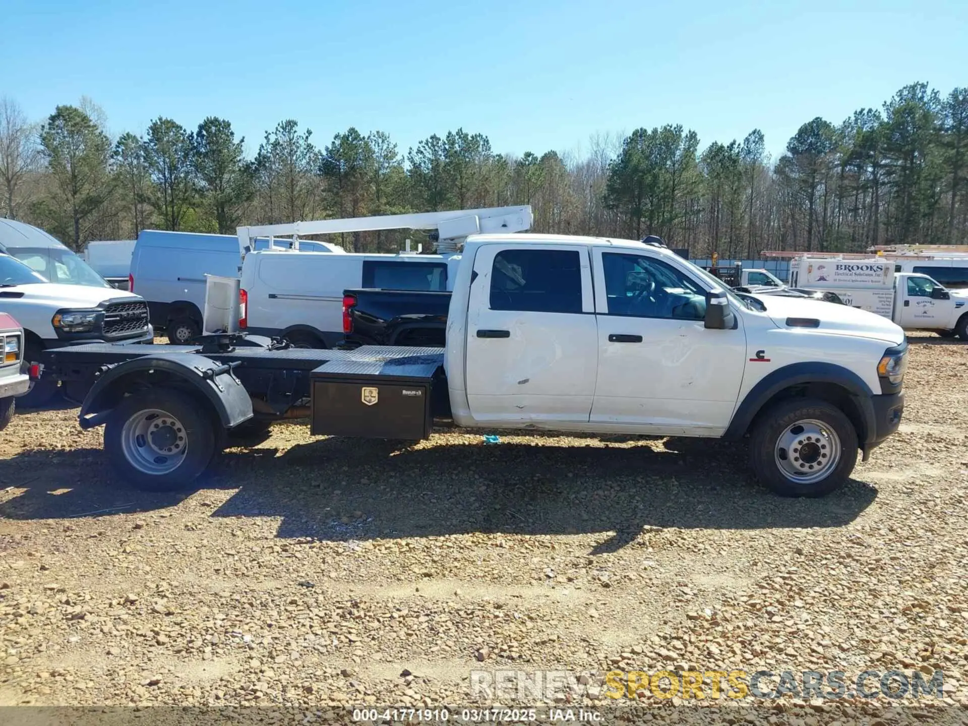 14 Photograph of a damaged car 3C7WRLFL0RG204831 RAM 4500 CHASSIS 2024