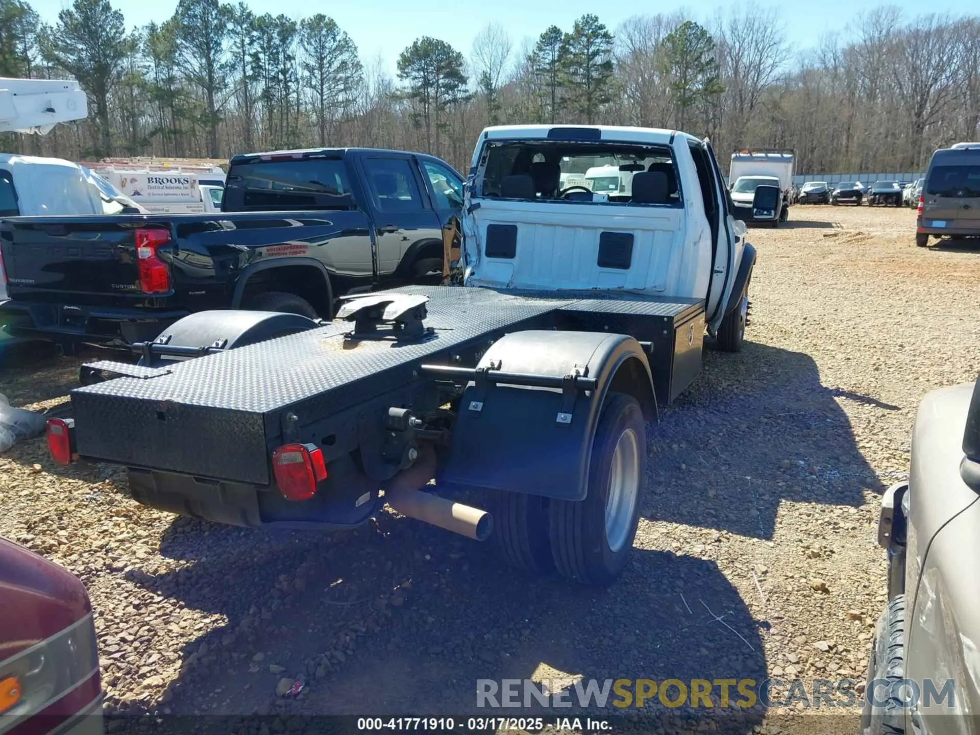 4 Photograph of a damaged car 3C7WRLFL0RG204831 RAM 4500 CHASSIS 2024