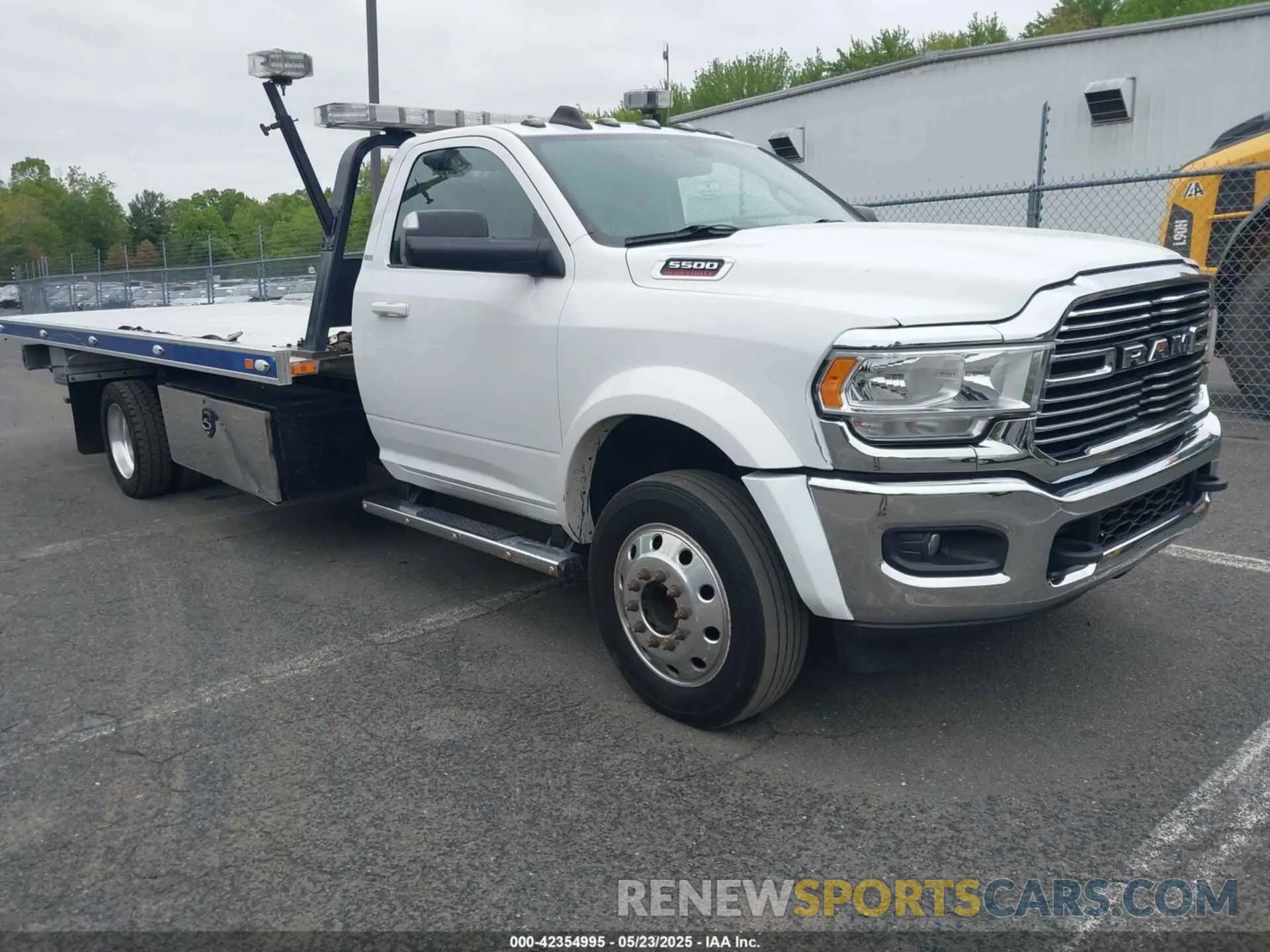 1 Photograph of a damaged car 3C7WRNDL8LG189520 RAM 5500 2020
