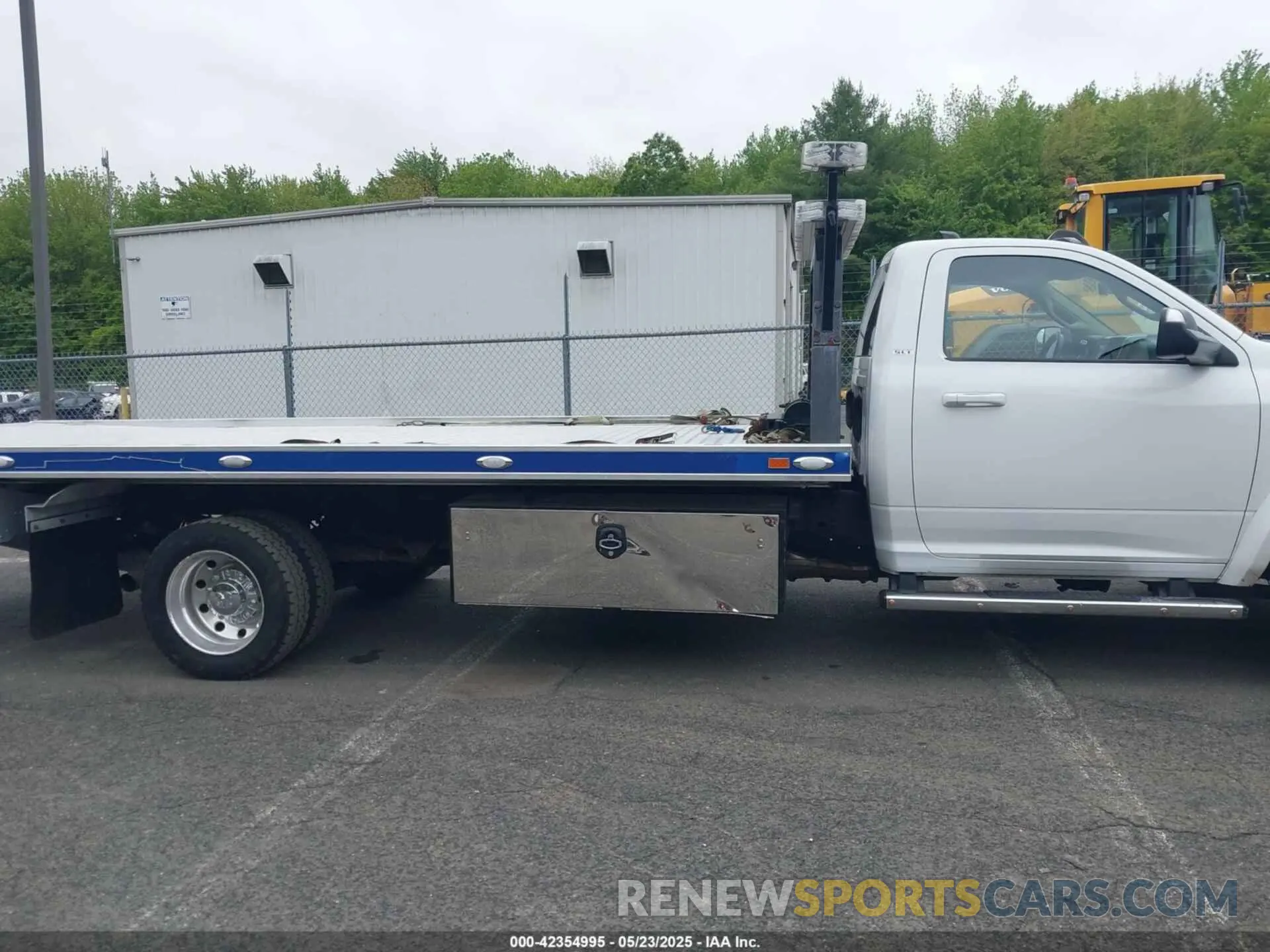 16 Photograph of a damaged car 3C7WRNDL8LG189520 RAM 5500 2020