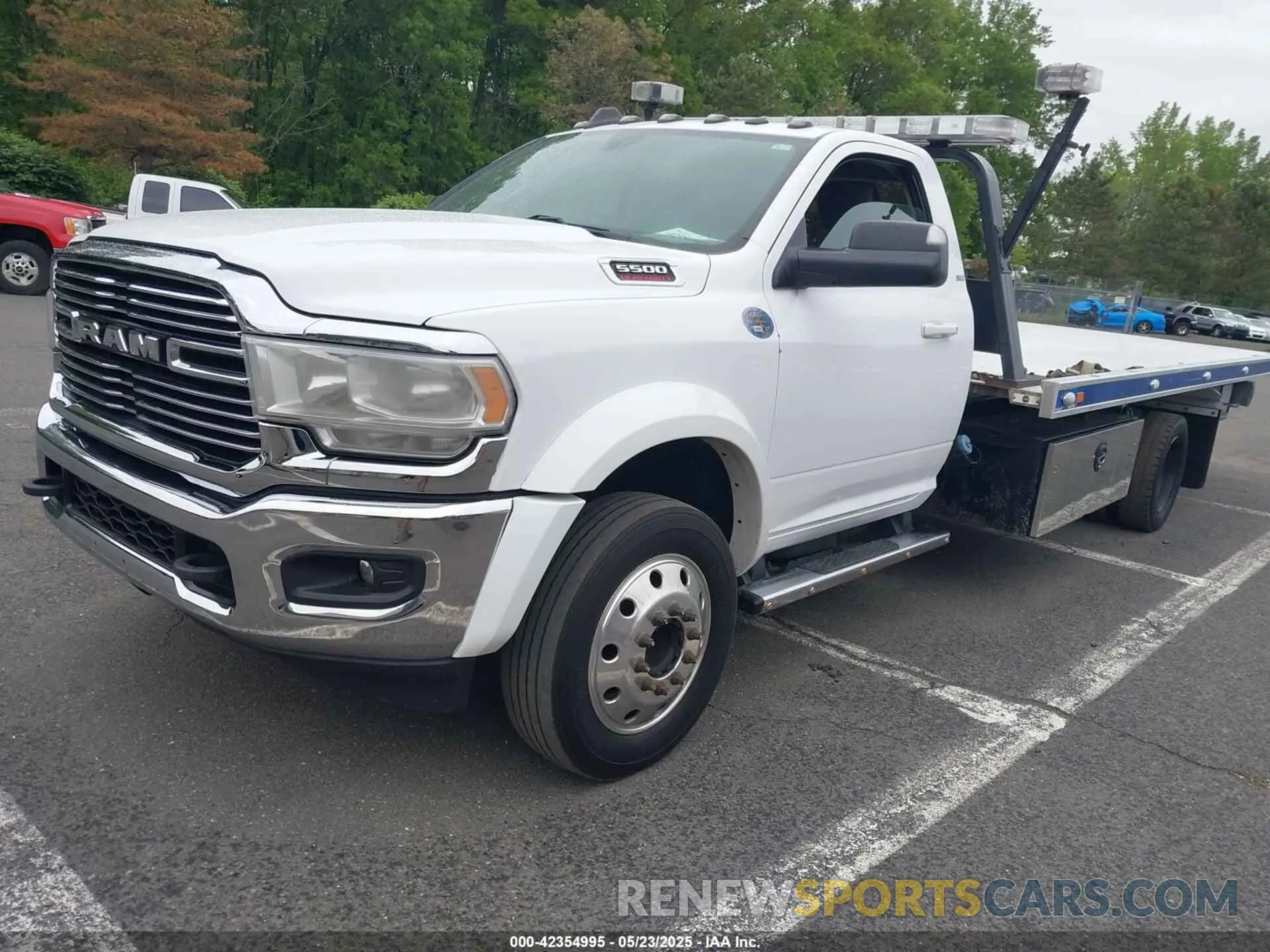 2 Photograph of a damaged car 3C7WRNDL8LG189520 RAM 5500 2020