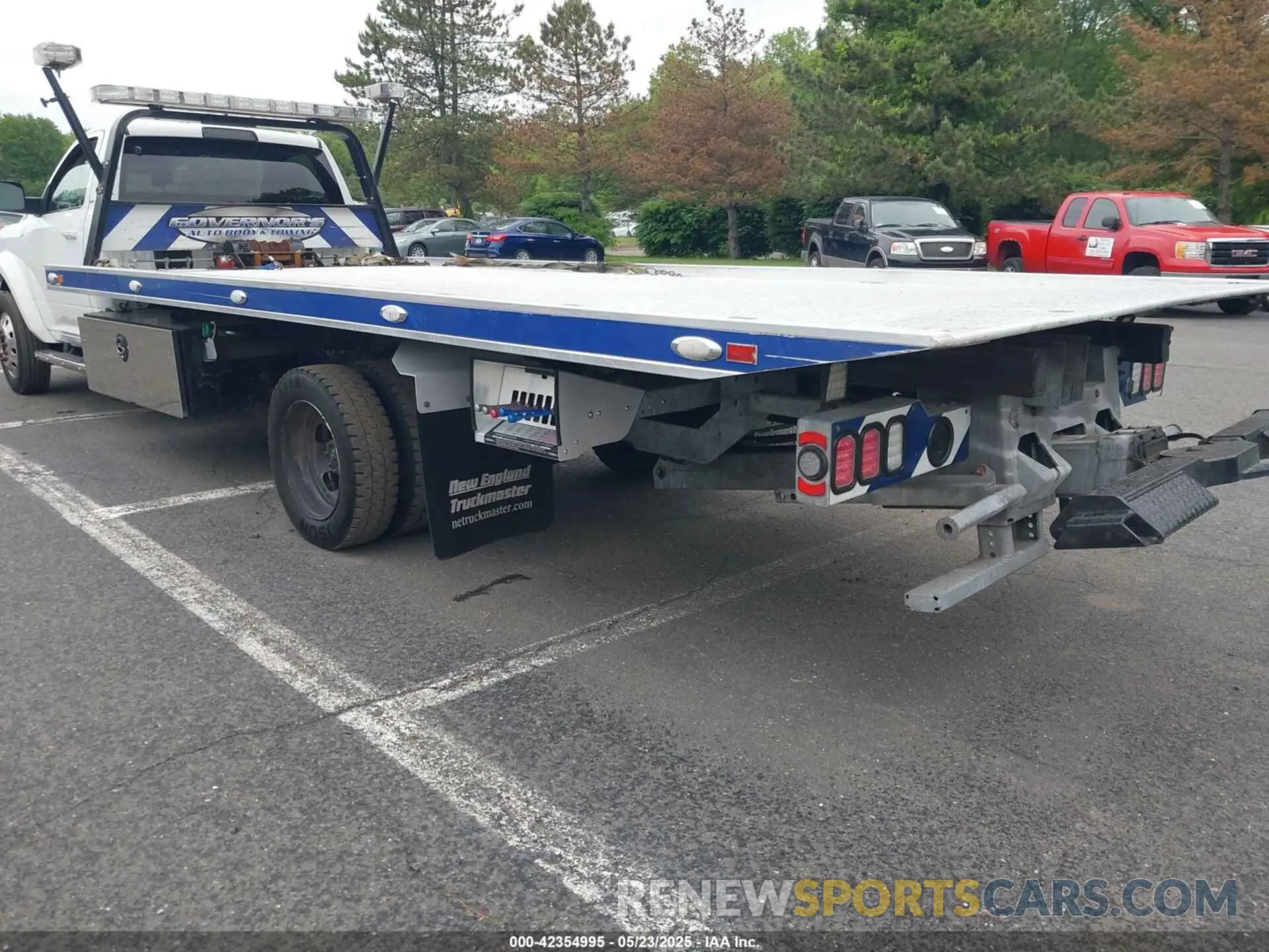 3 Photograph of a damaged car 3C7WRNDL8LG189520 RAM 5500 2020