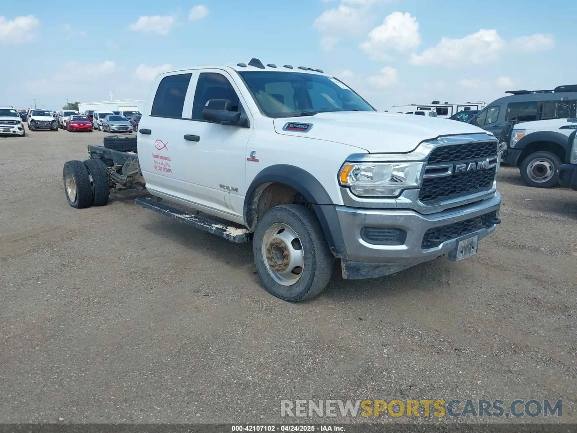 1 Photograph of a damaged car 3C7WRNFL4KG621614 RAM 5500 CHASSIS 2019