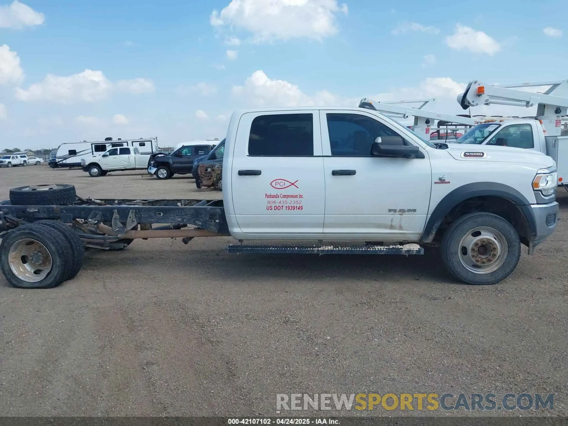 13 Photograph of a damaged car 3C7WRNFL4KG621614 RAM 5500 CHASSIS 2019